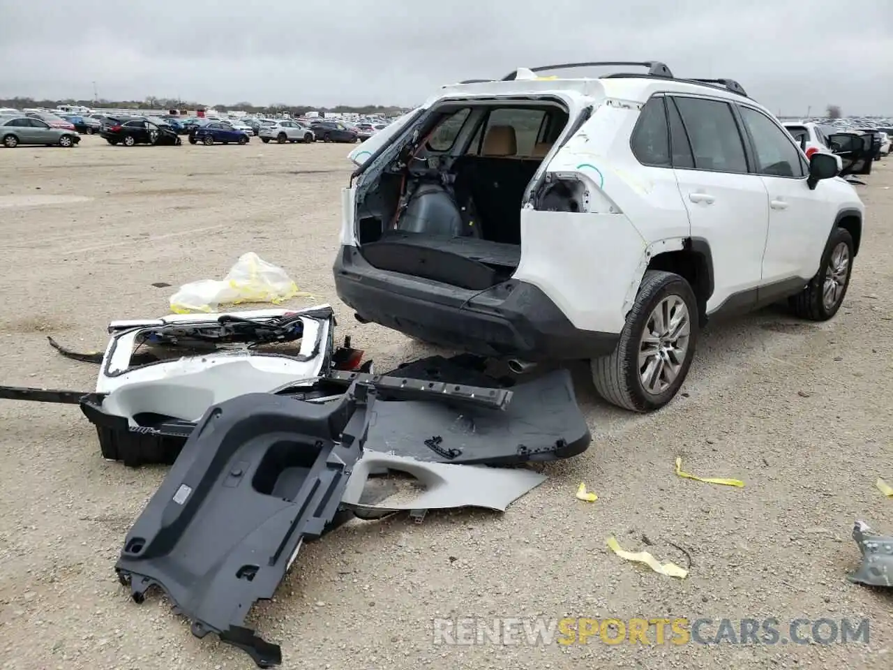 4 Photograph of a damaged car 2T3C1RFV2LW077017 TOYOTA RAV4 2020