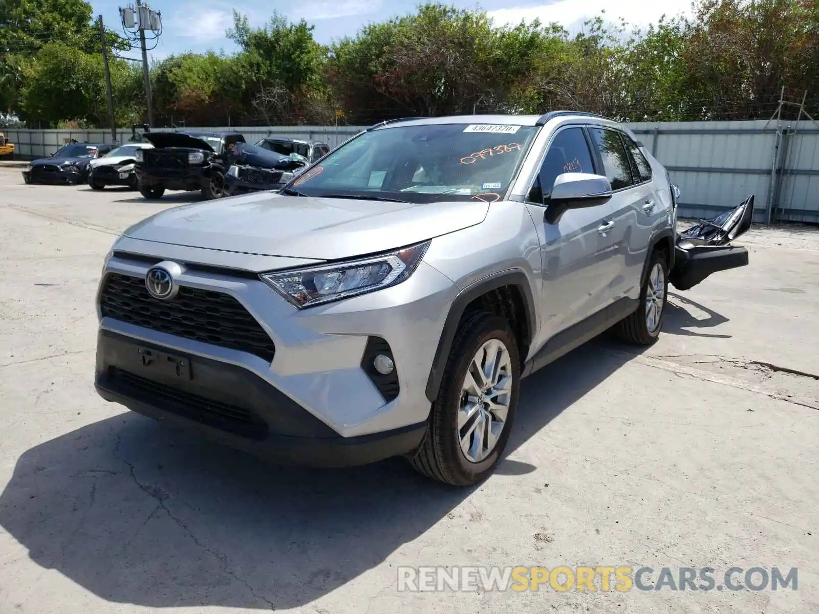 2 Фотография поврежденного автомобиля 2T3C1RFV2LW077387 TOYOTA RAV4 2020