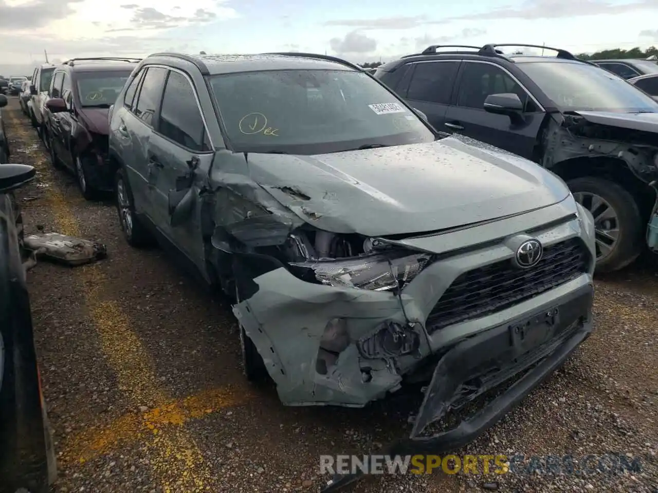 1 Photograph of a damaged car 2T3C1RFV2LW087708 TOYOTA RAV4 2020