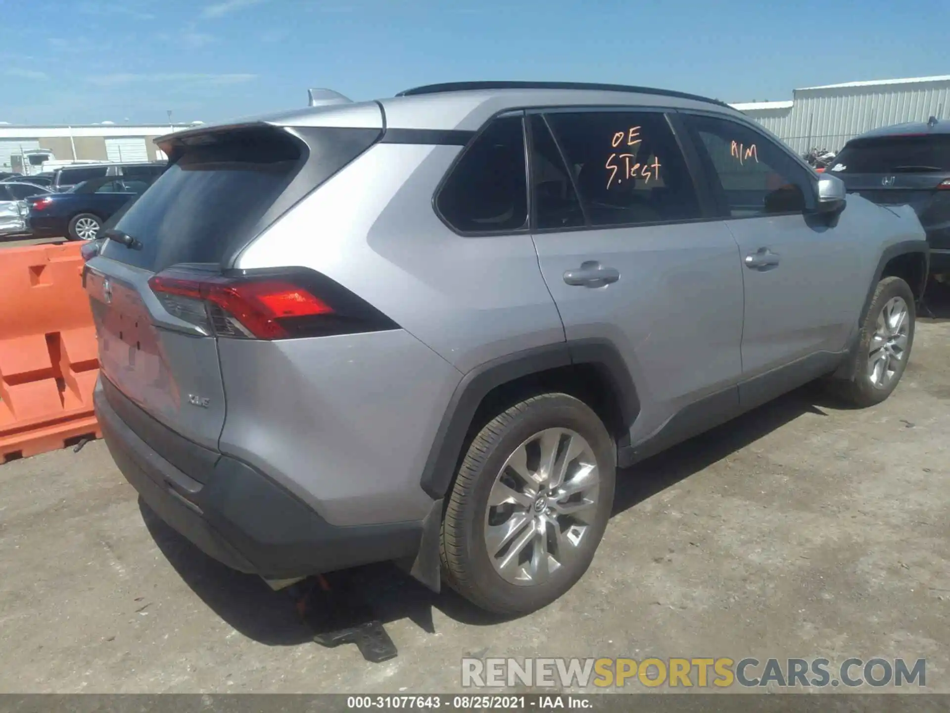 4 Photograph of a damaged car 2T3C1RFV2LW091712 TOYOTA RAV4 2020