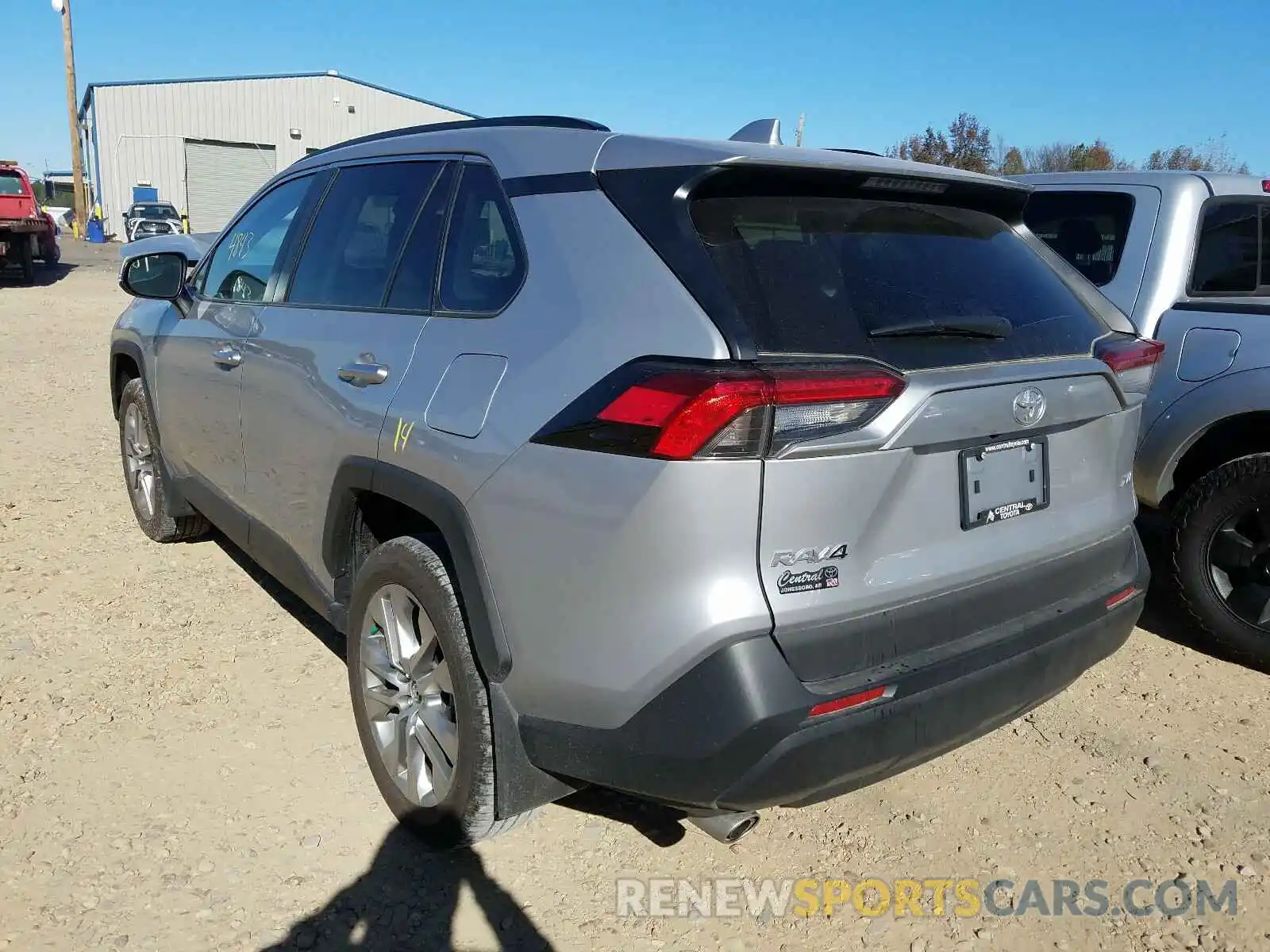 3 Photograph of a damaged car 2T3C1RFV2LW092472 TOYOTA RAV4 2020