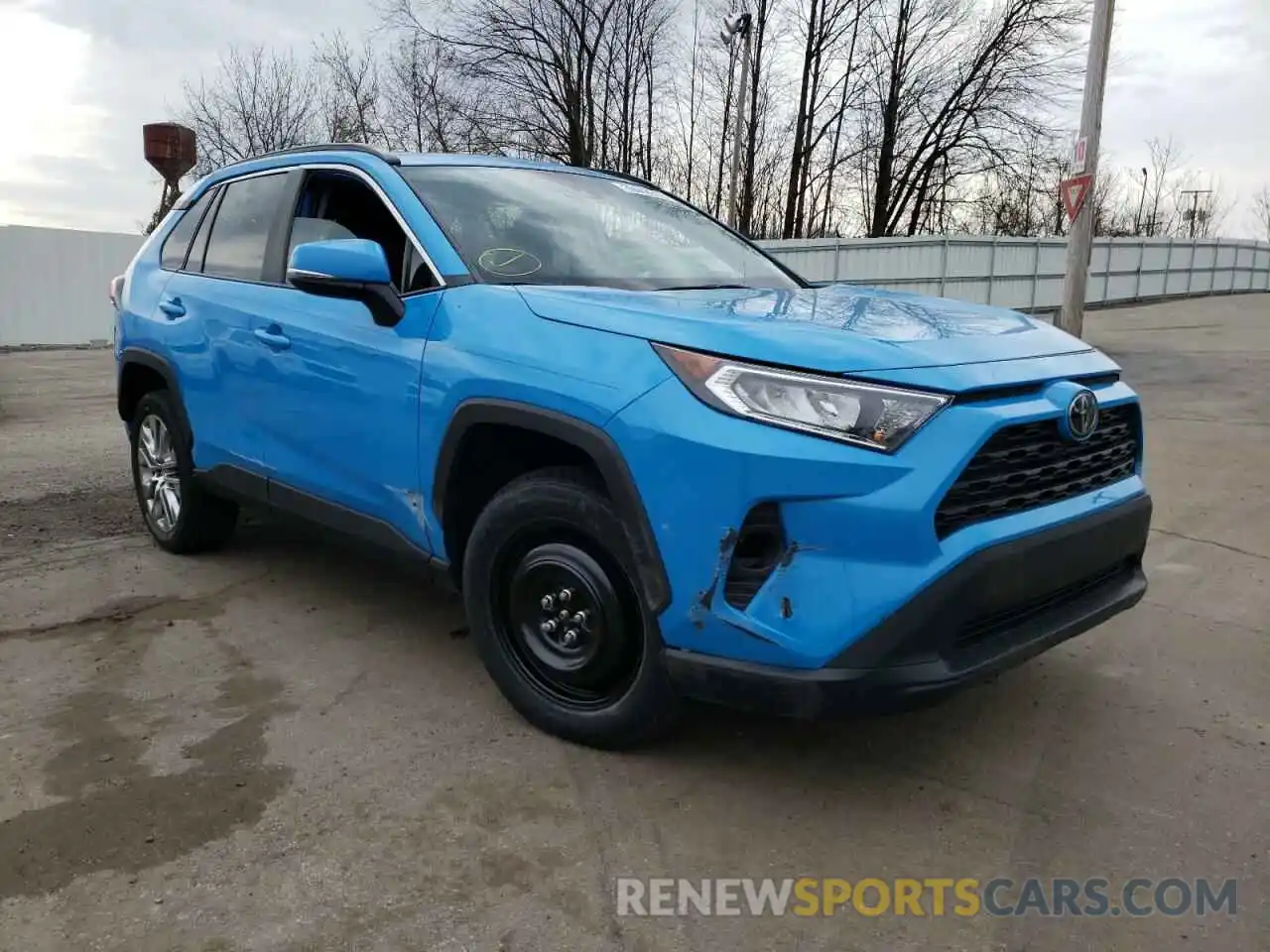 1 Photograph of a damaged car 2T3C1RFV2LW093864 TOYOTA RAV4 2020