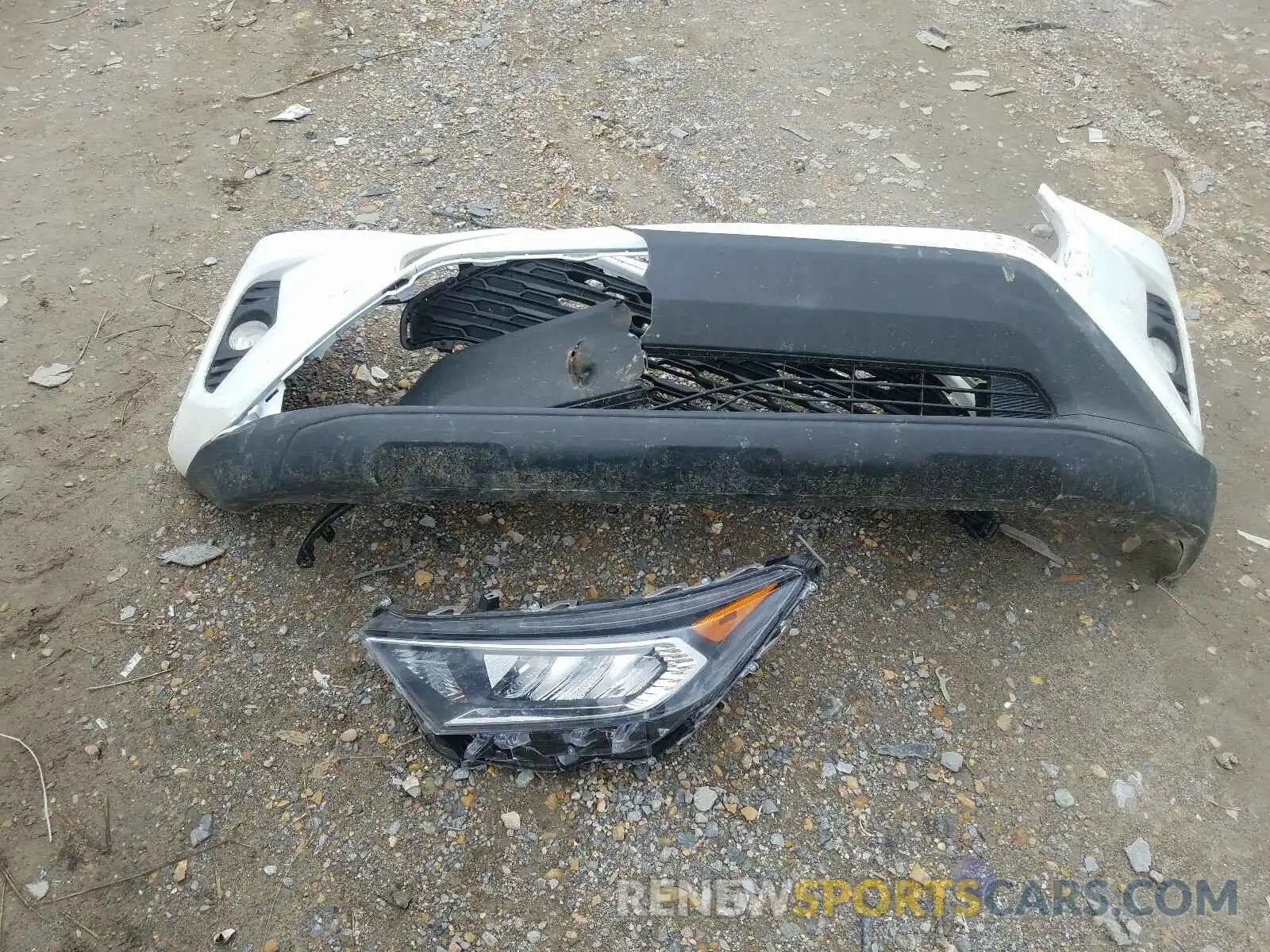 9 Photograph of a damaged car 2T3C1RFV2LW099616 TOYOTA RAV4 2020