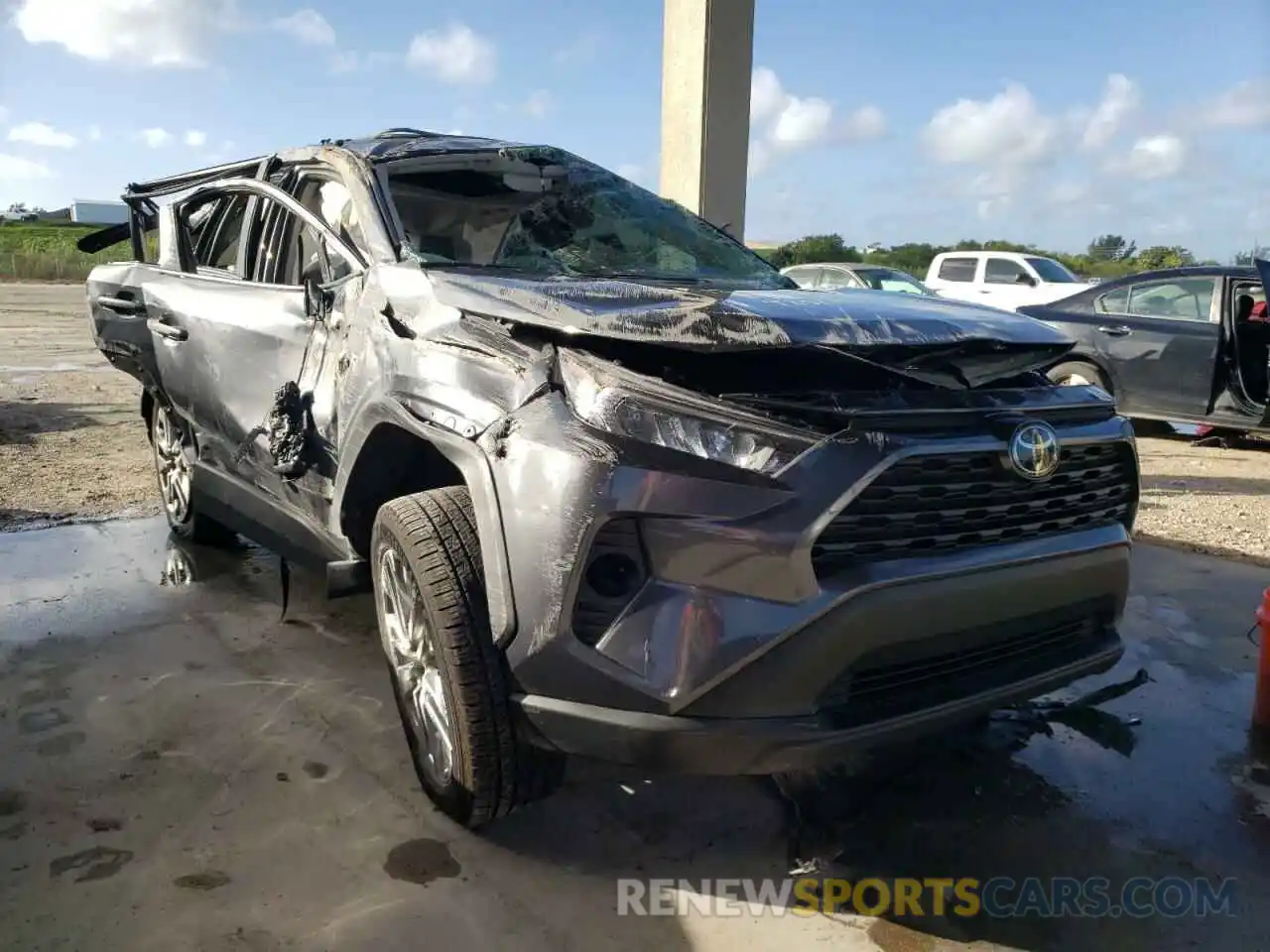 1 Photograph of a damaged car 2T3C1RFV3LC054086 TOYOTA RAV4 2020