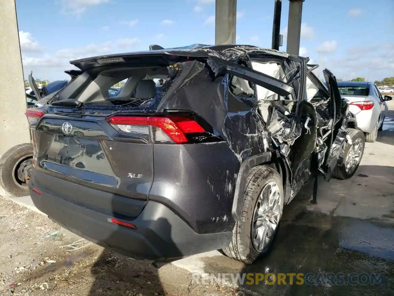 4 Photograph of a damaged car 2T3C1RFV3LC054086 TOYOTA RAV4 2020