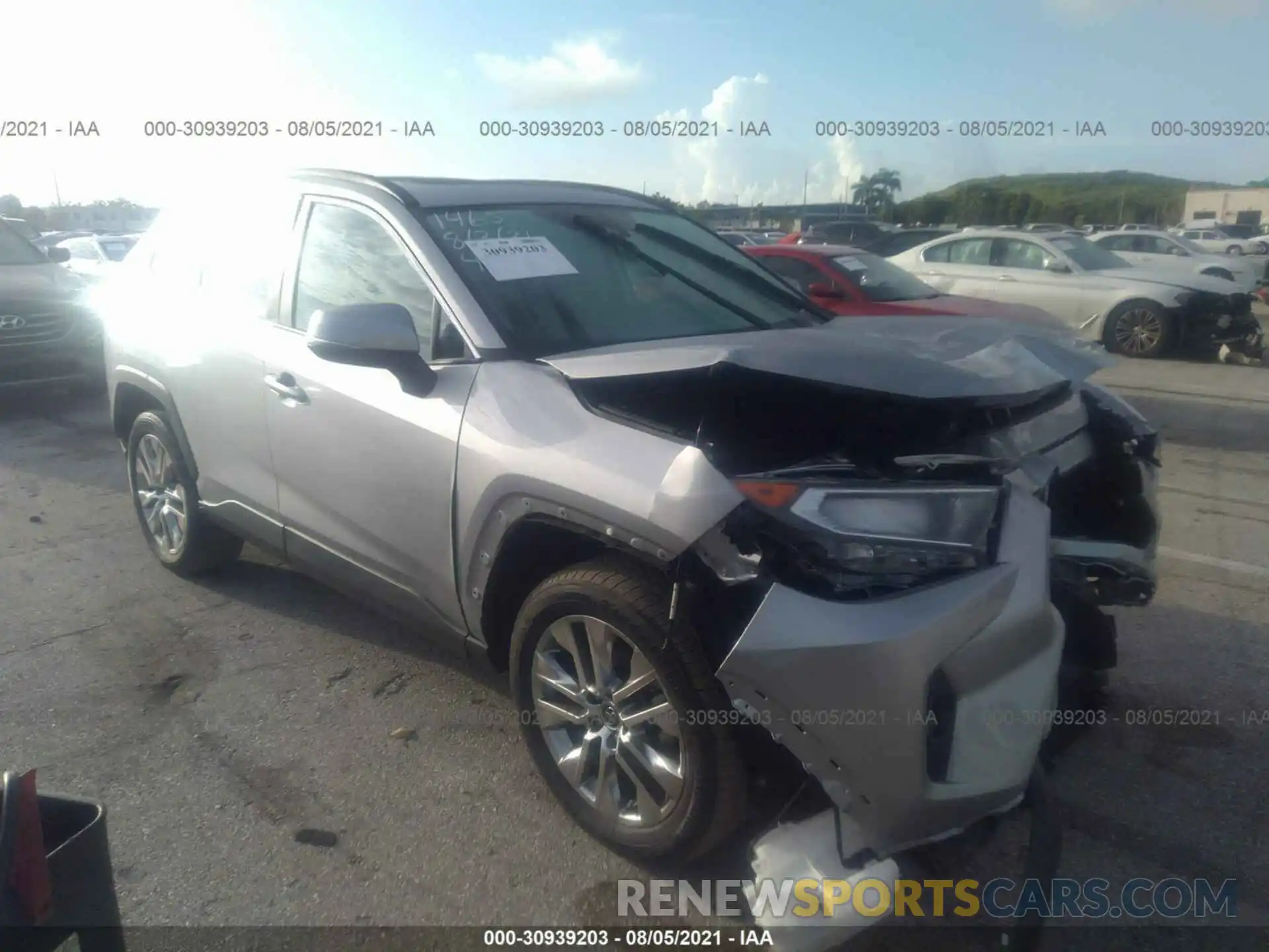 1 Photograph of a damaged car 2T3C1RFV3LC081465 TOYOTA RAV4 2020