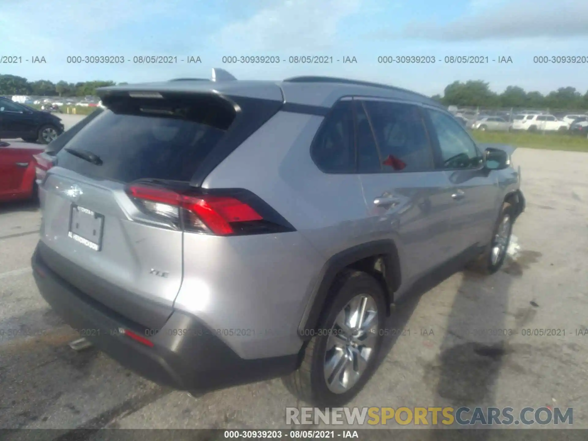 4 Photograph of a damaged car 2T3C1RFV3LC081465 TOYOTA RAV4 2020