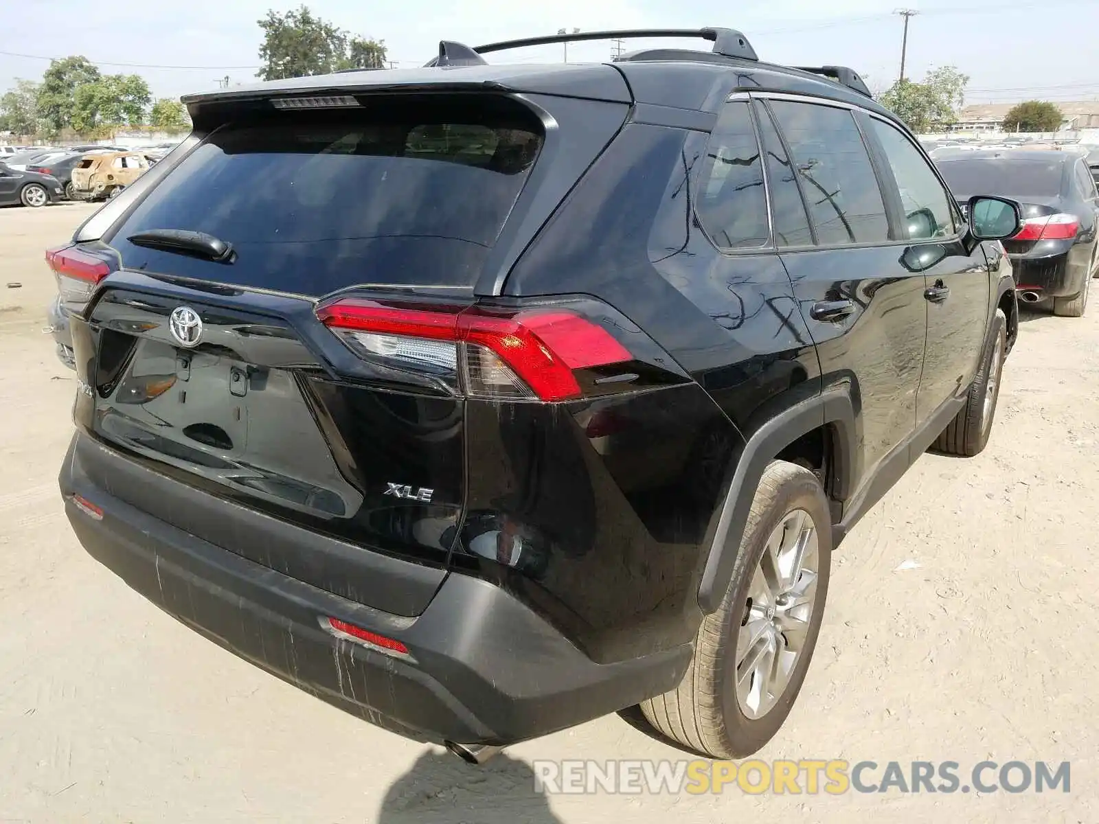 4 Photograph of a damaged car 2T3C1RFV3LW070254 TOYOTA RAV4 2020