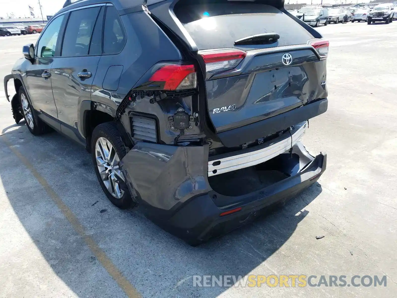 10 Photograph of a damaged car 2T3C1RFV3LW084879 TOYOTA RAV4 2020