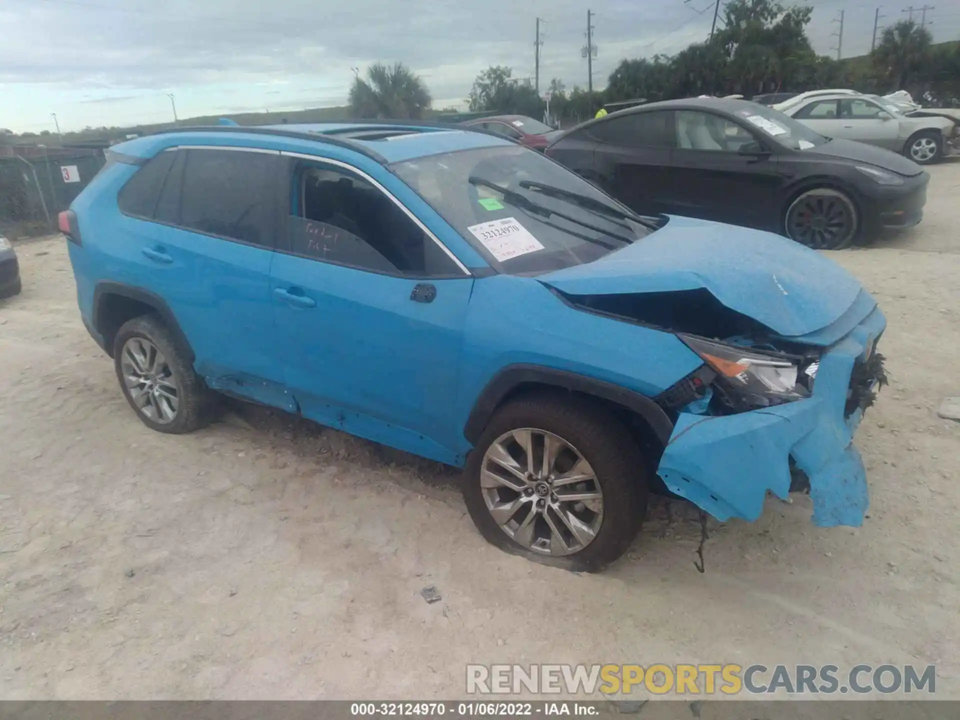 1 Photograph of a damaged car 2T3C1RFV3LW090326 TOYOTA RAV4 2020