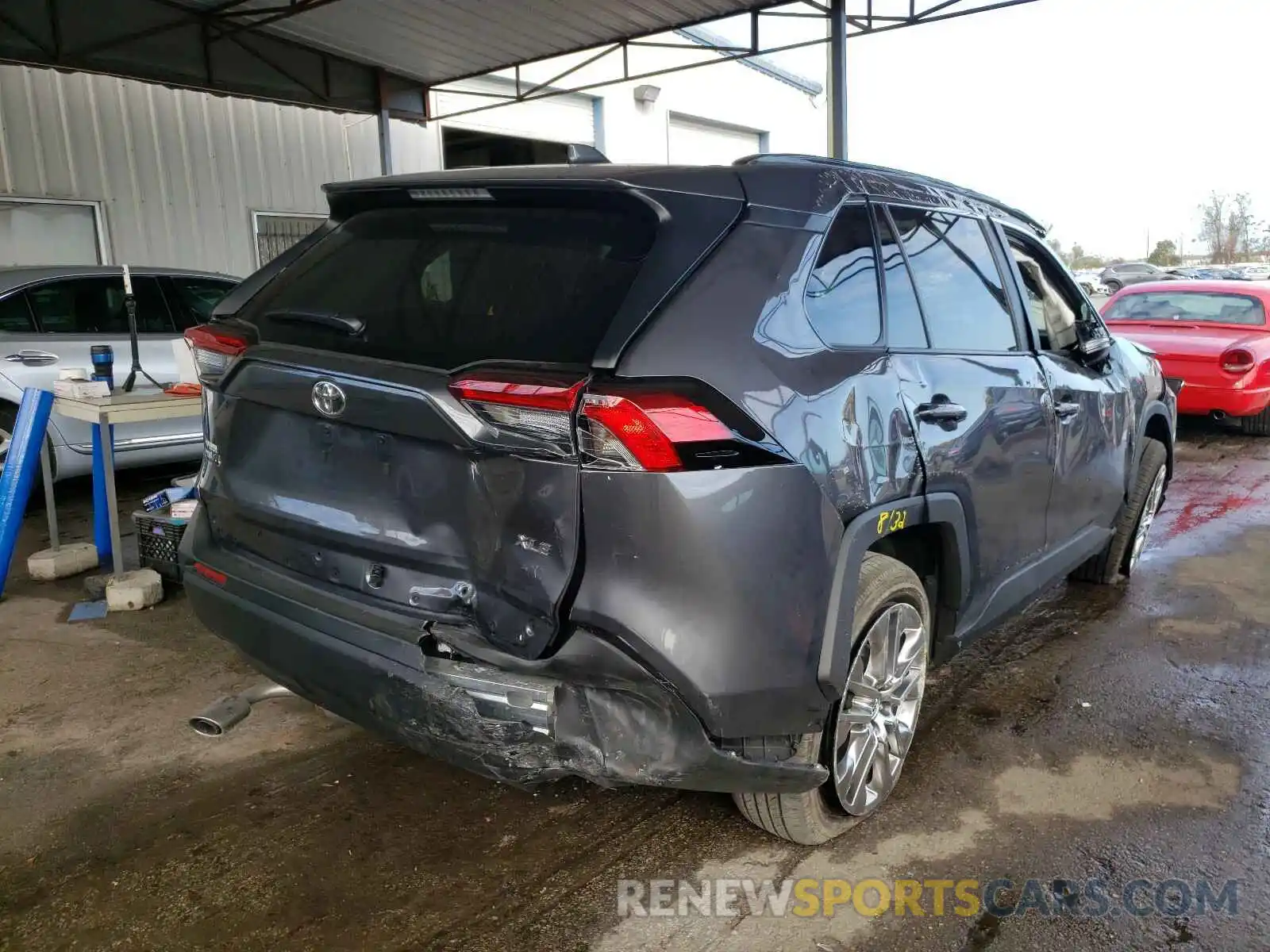 4 Photograph of a damaged car 2T3C1RFV3LW091959 TOYOTA RAV4 2020