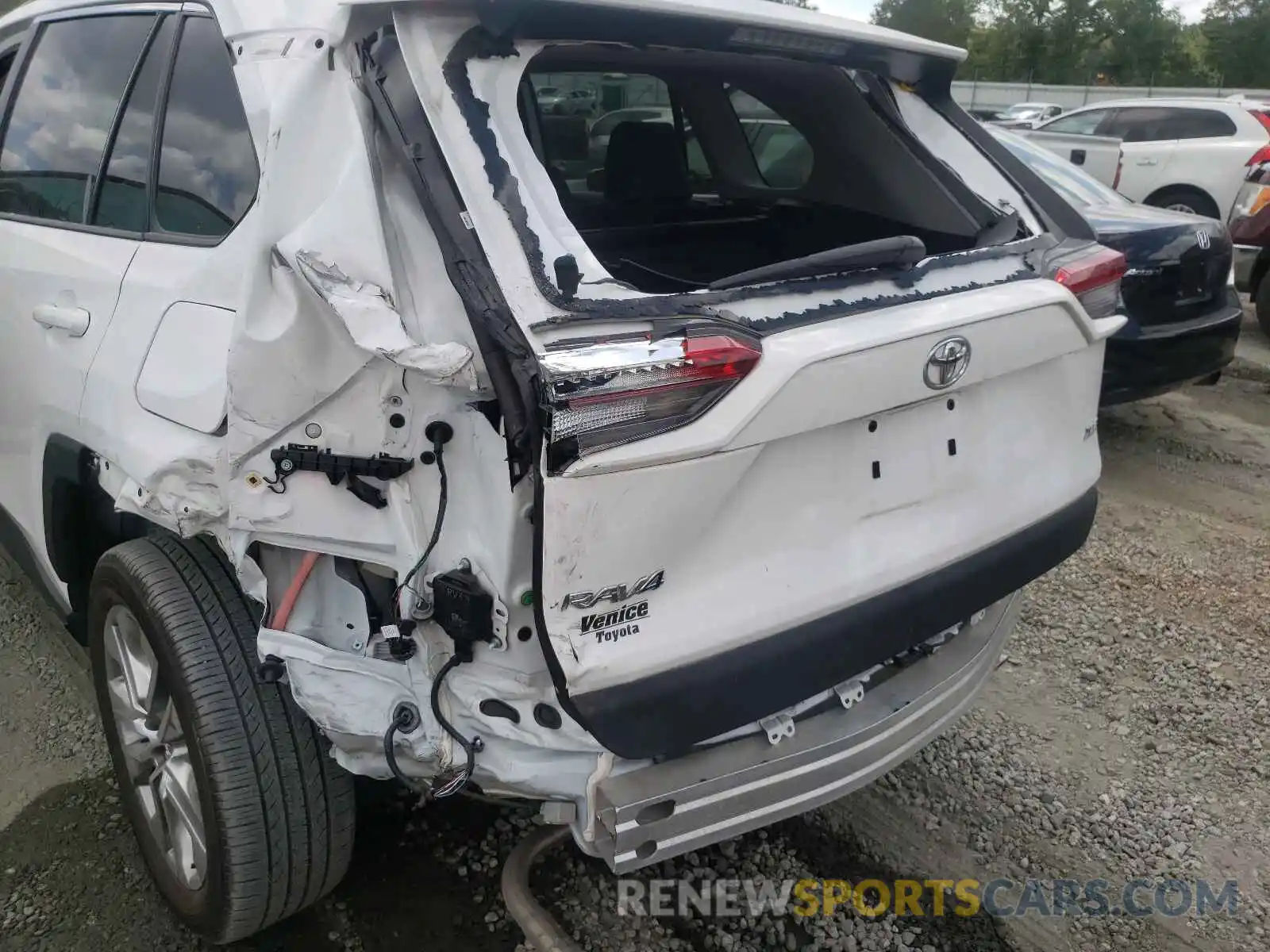 7 Photograph of a damaged car 2T3C1RFV4LC068305 TOYOTA RAV4 2020