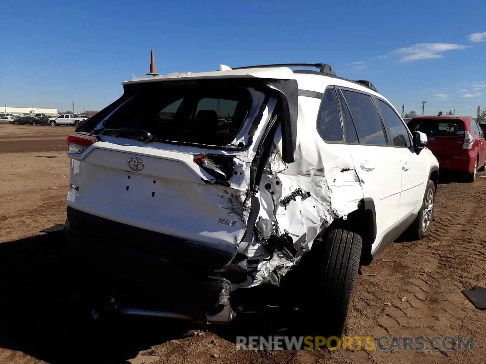 4 Photograph of a damaged car 2T3C1RFV4LC081930 TOYOTA RAV4 2020