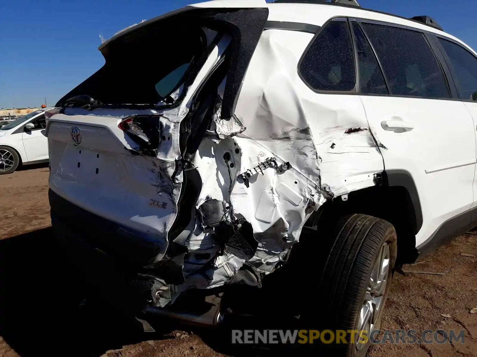 9 Photograph of a damaged car 2T3C1RFV4LC081930 TOYOTA RAV4 2020