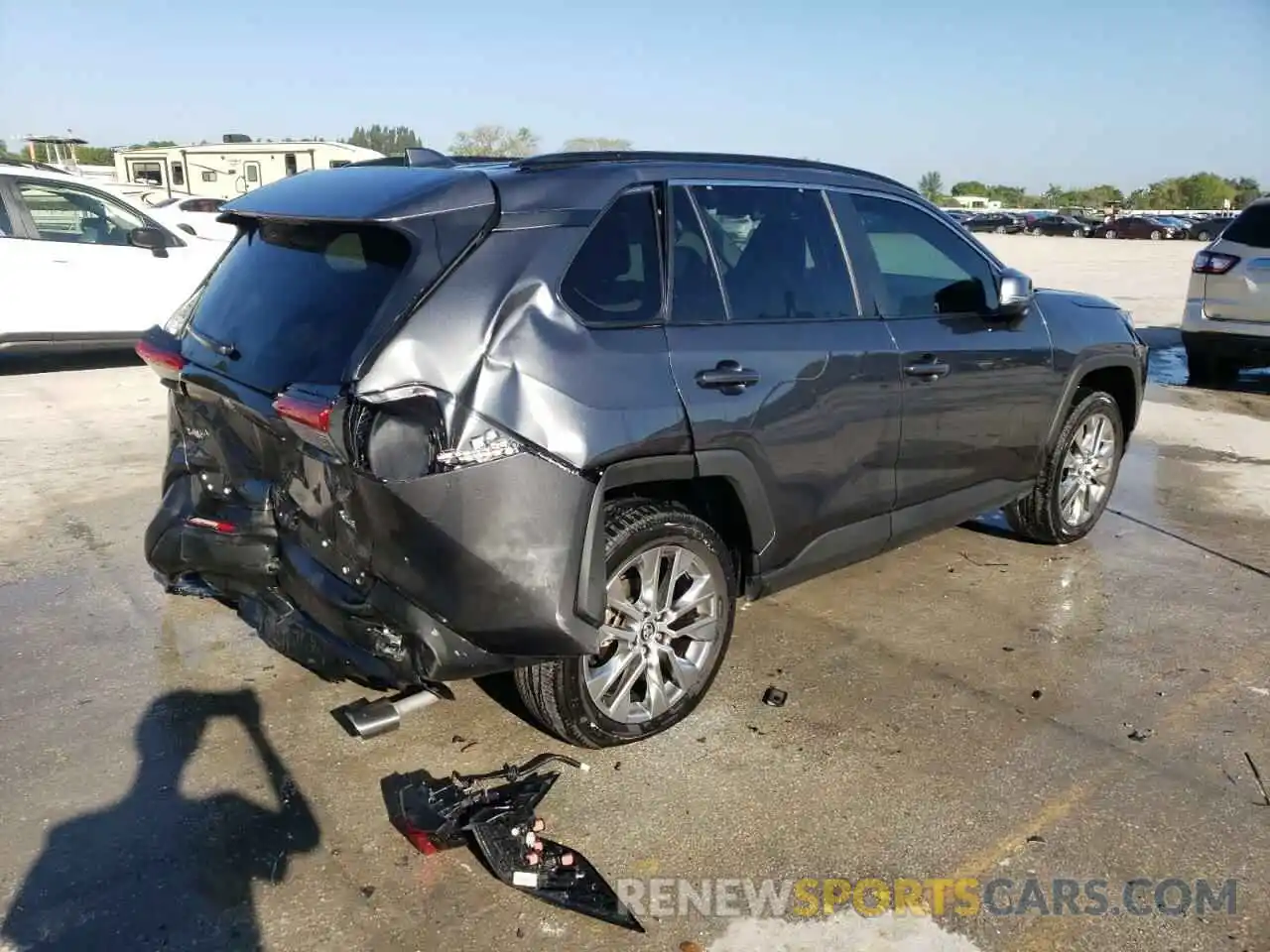 4 Photograph of a damaged car 2T3C1RFV4LC084262 TOYOTA RAV4 2020