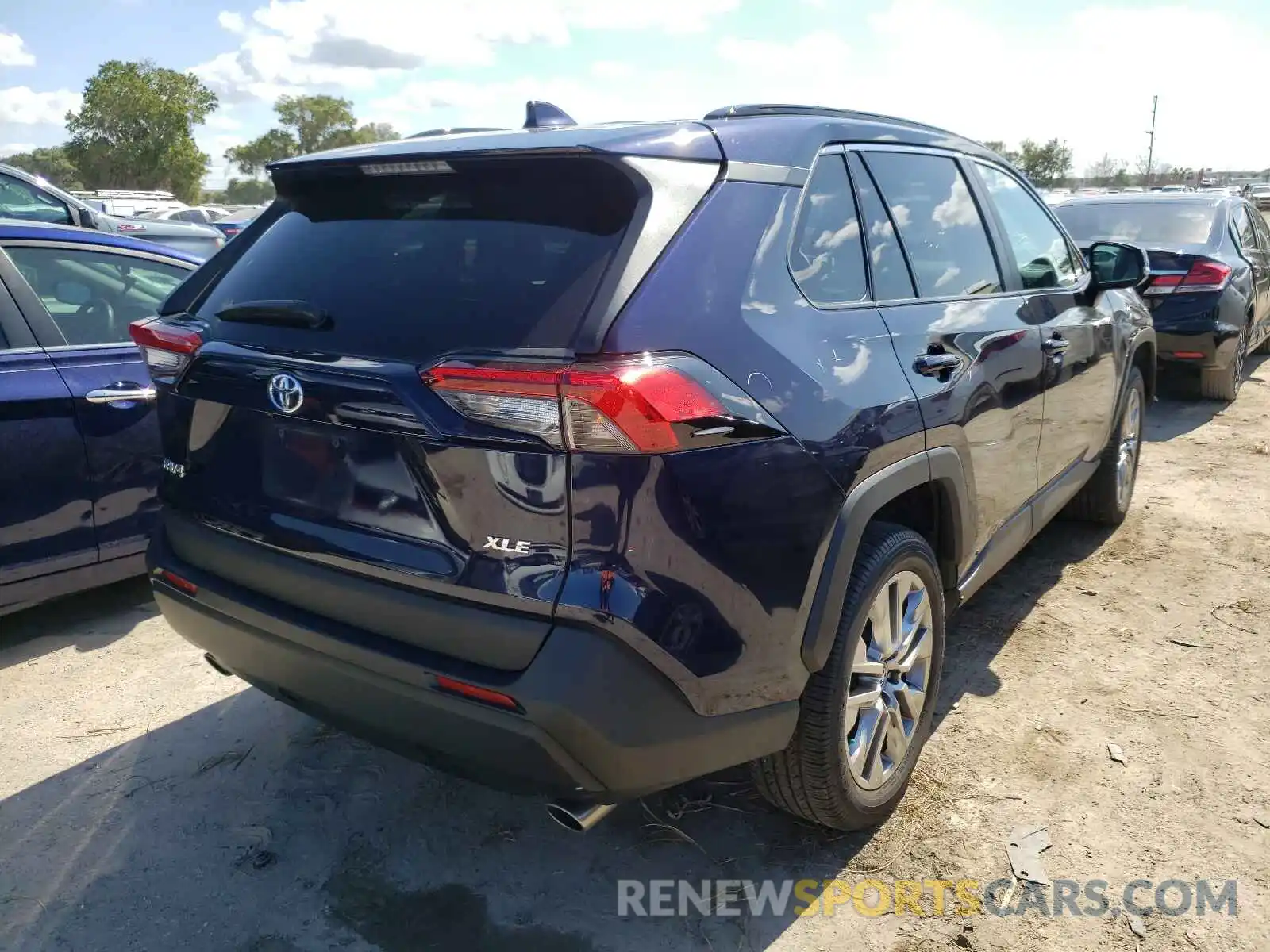 4 Photograph of a damaged car 2T3C1RFV4LW058422 TOYOTA RAV4 2020