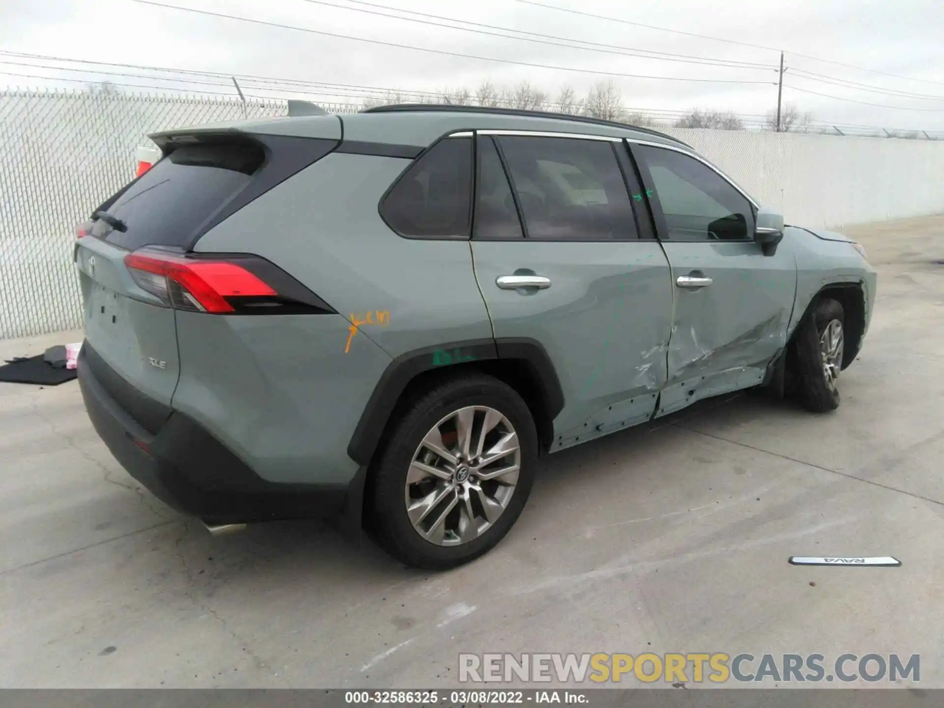 4 Photograph of a damaged car 2T3C1RFV4LW070442 TOYOTA RAV4 2020