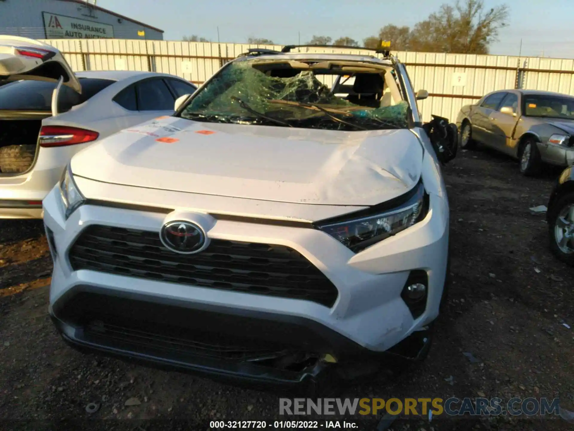 10 Photograph of a damaged car 2T3C1RFV4LW075530 TOYOTA RAV4 2020