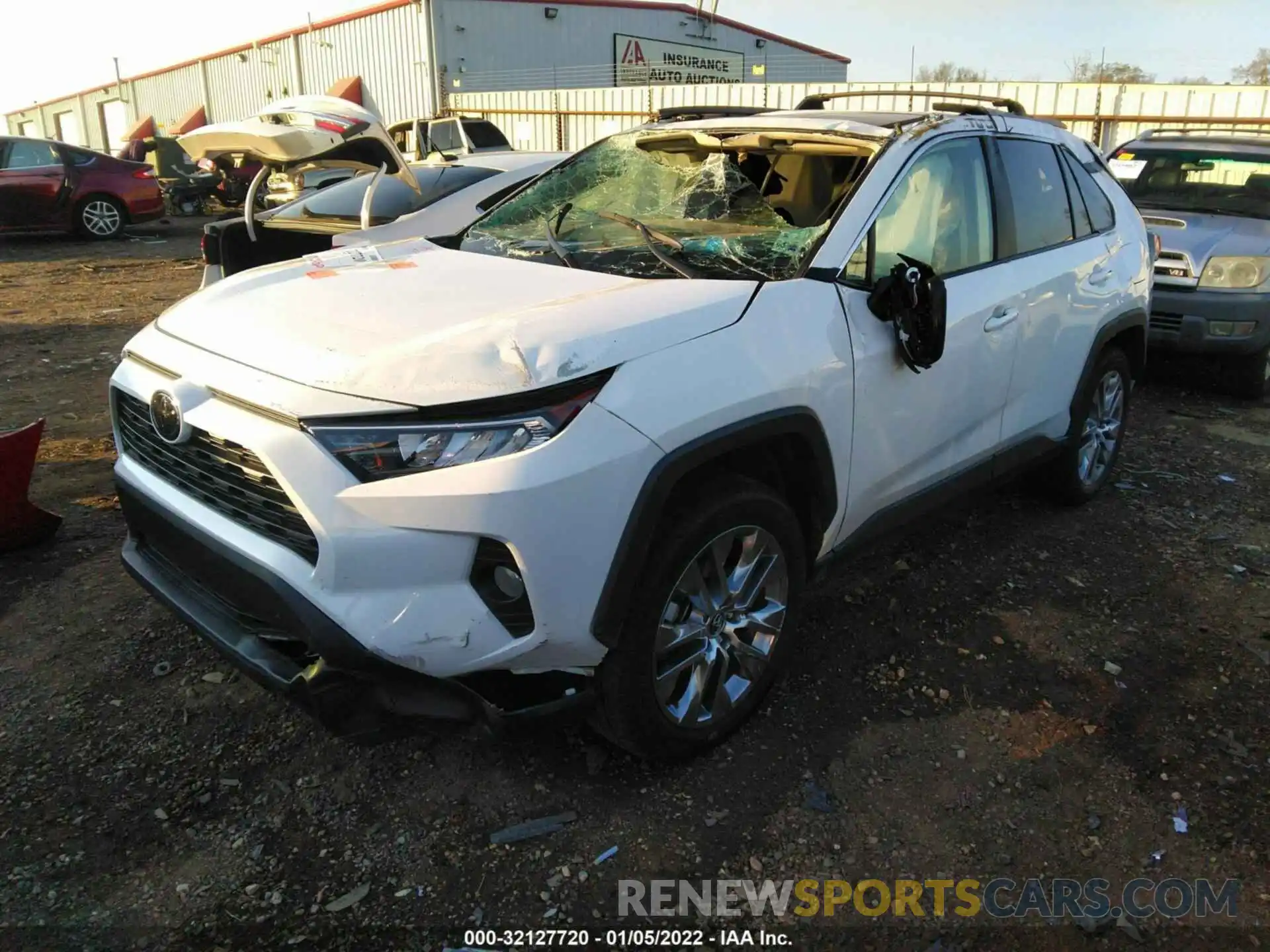 2 Фотография поврежденного автомобиля 2T3C1RFV4LW075530 TOYOTA RAV4 2020