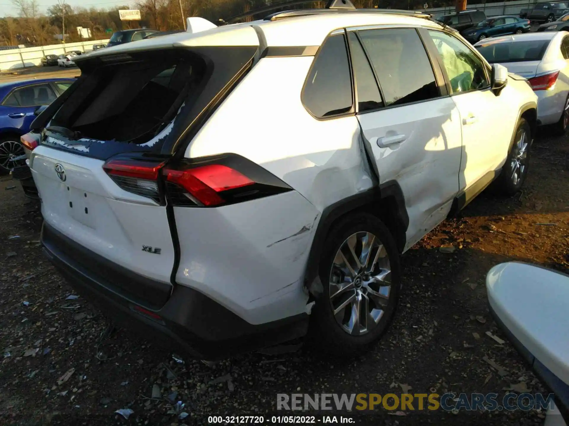 4 Photograph of a damaged car 2T3C1RFV4LW075530 TOYOTA RAV4 2020