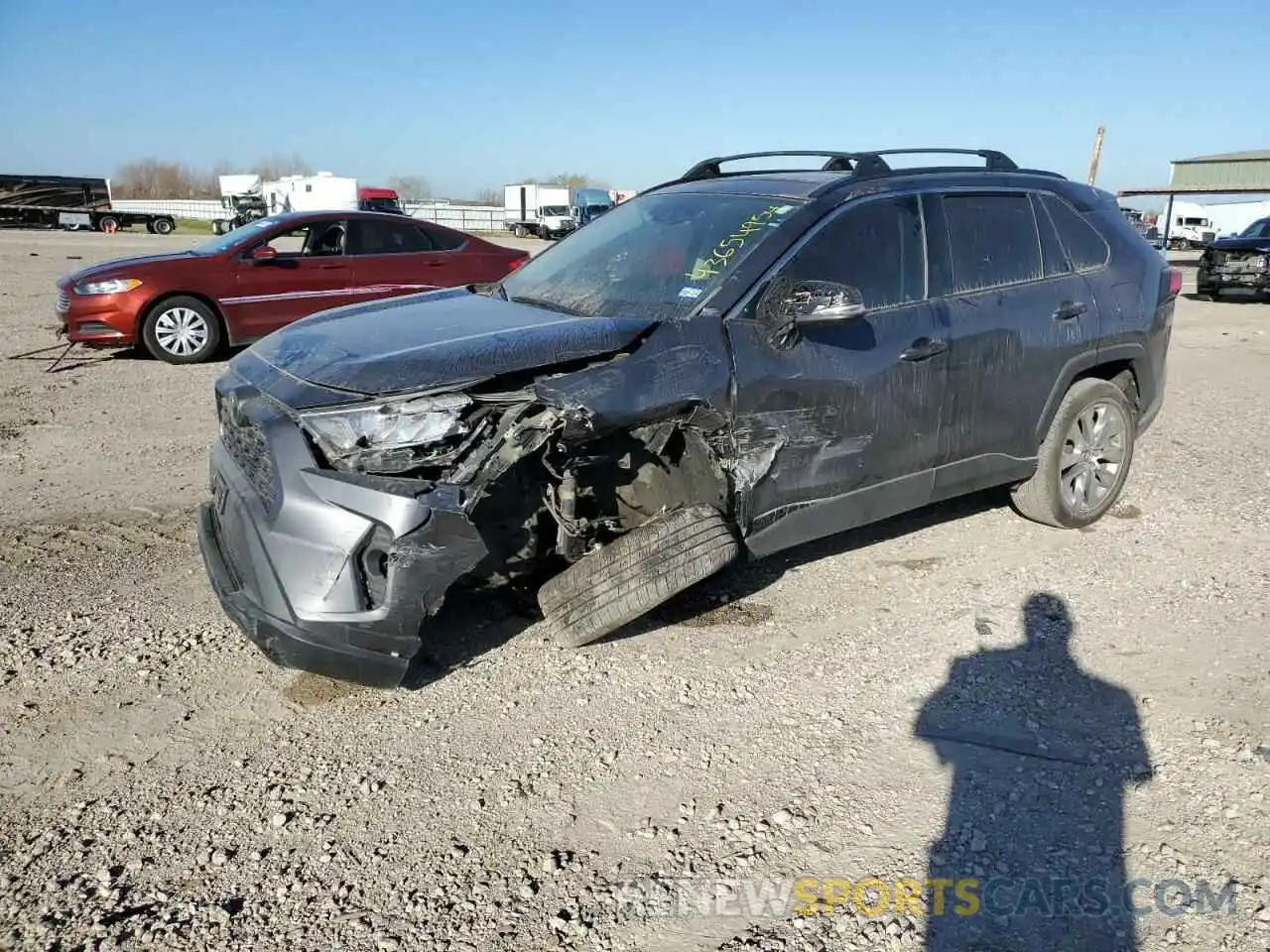 1 Photograph of a damaged car 2T3C1RFV4LW091677 TOYOTA RAV4 2020