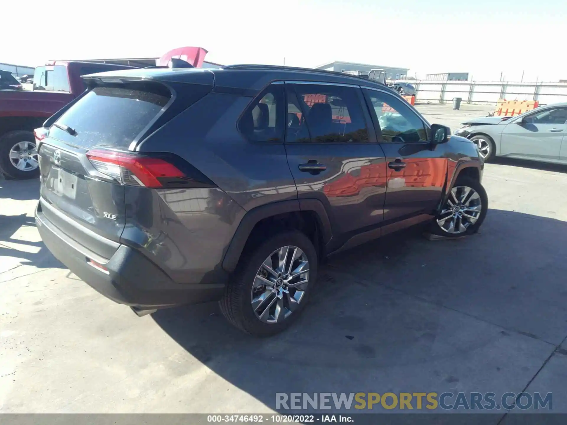 4 Photograph of a damaged car 2T3C1RFV4LW093185 TOYOTA RAV4 2020