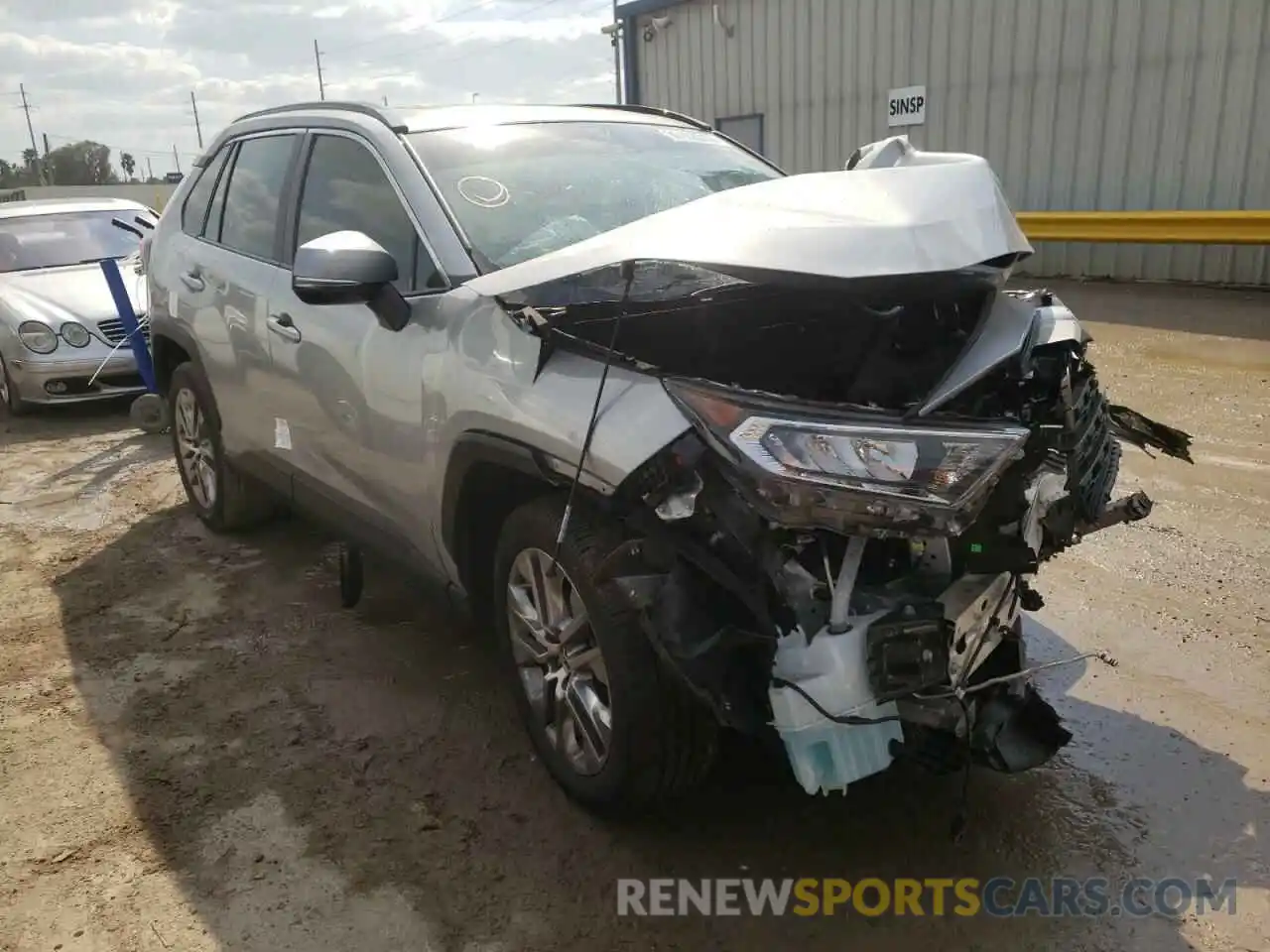 1 Photograph of a damaged car 2T3C1RFV4LW095955 TOYOTA RAV4 2020