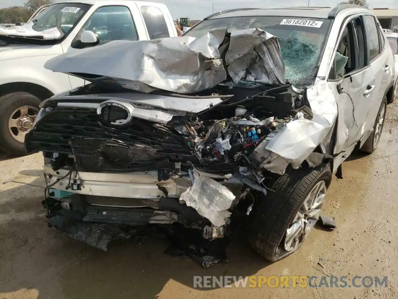 9 Photograph of a damaged car 2T3C1RFV4LW095955 TOYOTA RAV4 2020