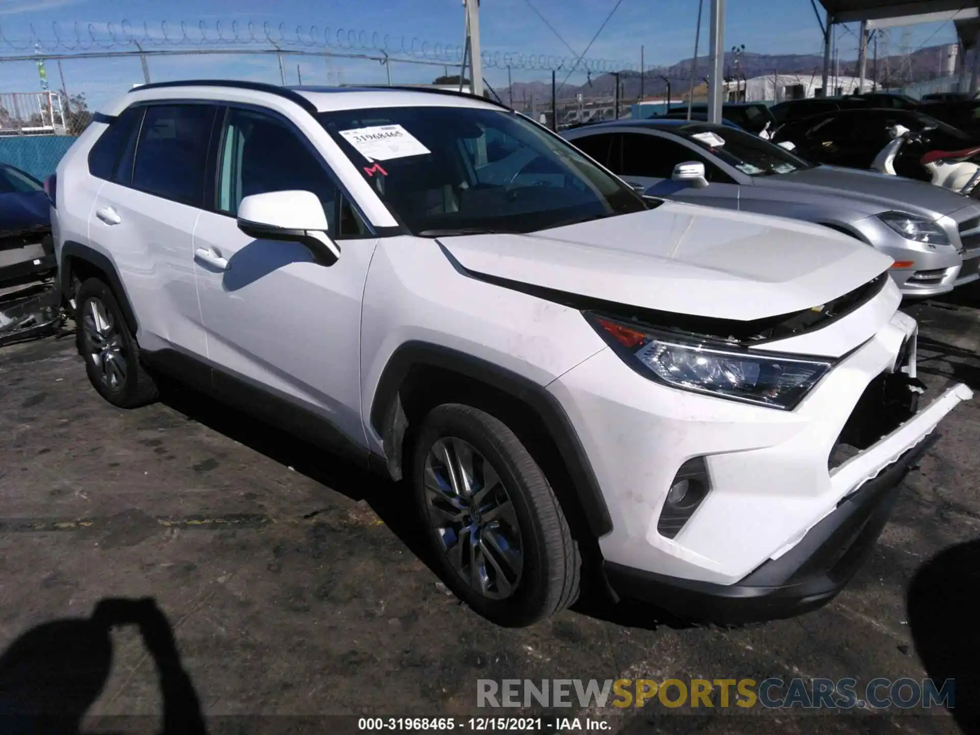 1 Photograph of a damaged car 2T3C1RFV5LW068571 TOYOTA RAV4 2020