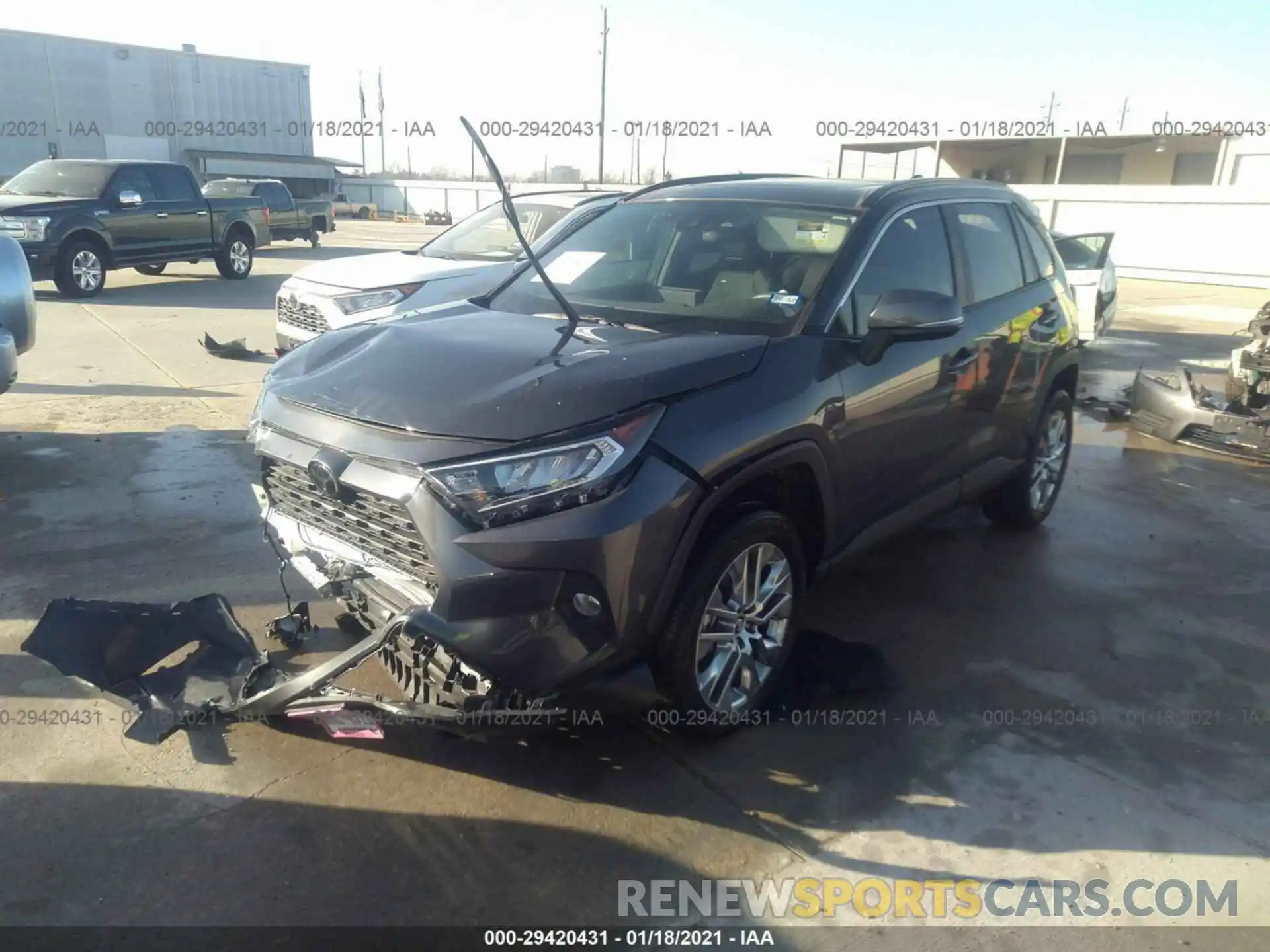 2 Фотография поврежденного автомобиля 2T3C1RFV5LW082289 TOYOTA RAV4 2020