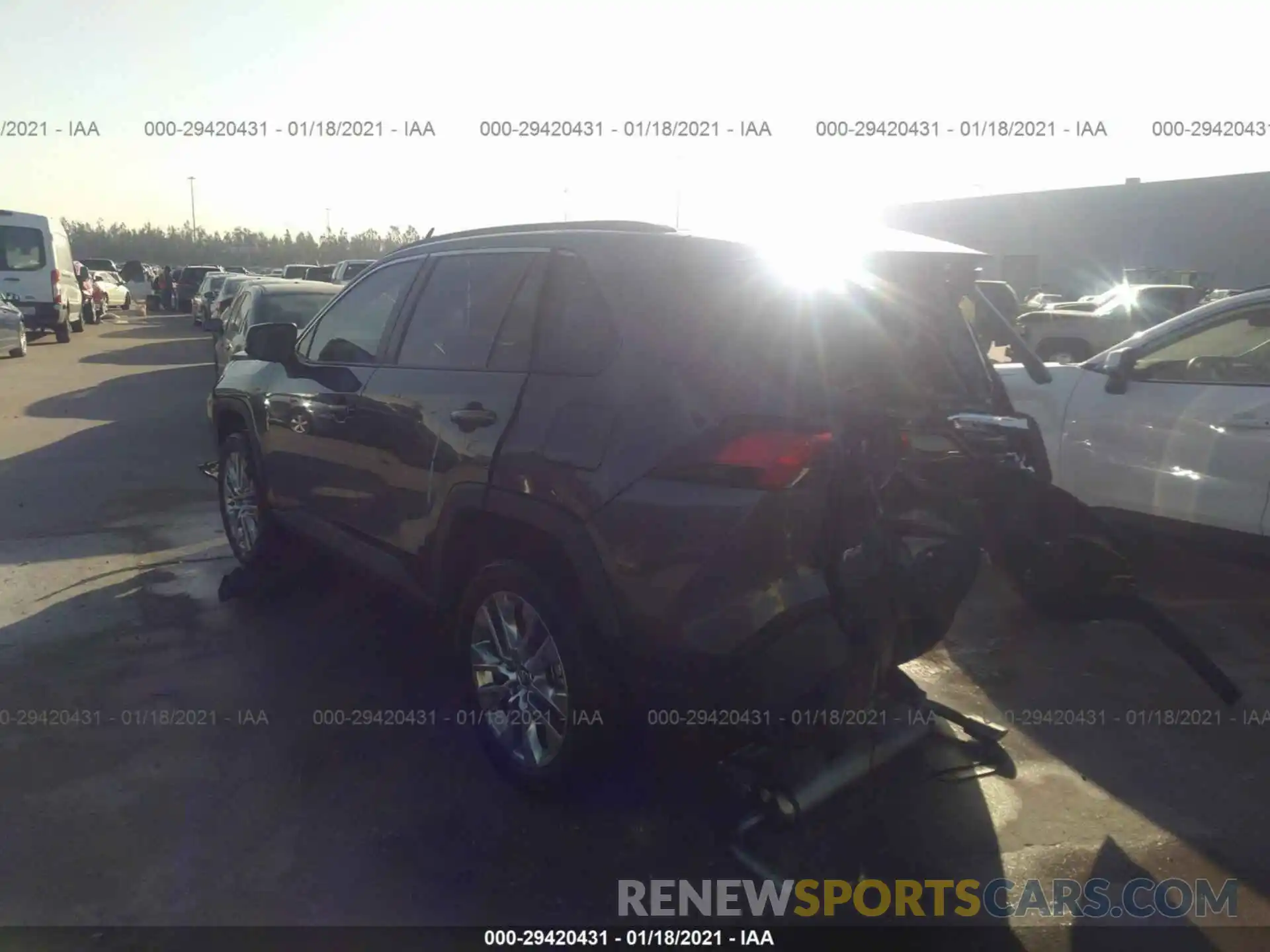 3 Фотография поврежденного автомобиля 2T3C1RFV5LW082289 TOYOTA RAV4 2020