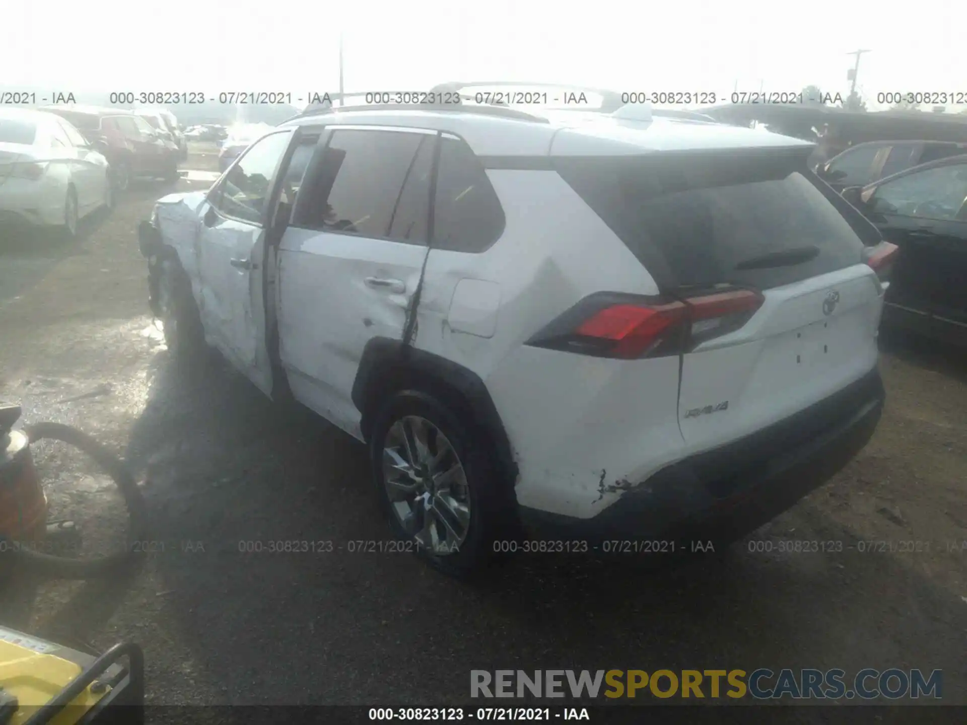 3 Фотография поврежденного автомобиля 2T3C1RFV5LW084303 TOYOTA RAV4 2020