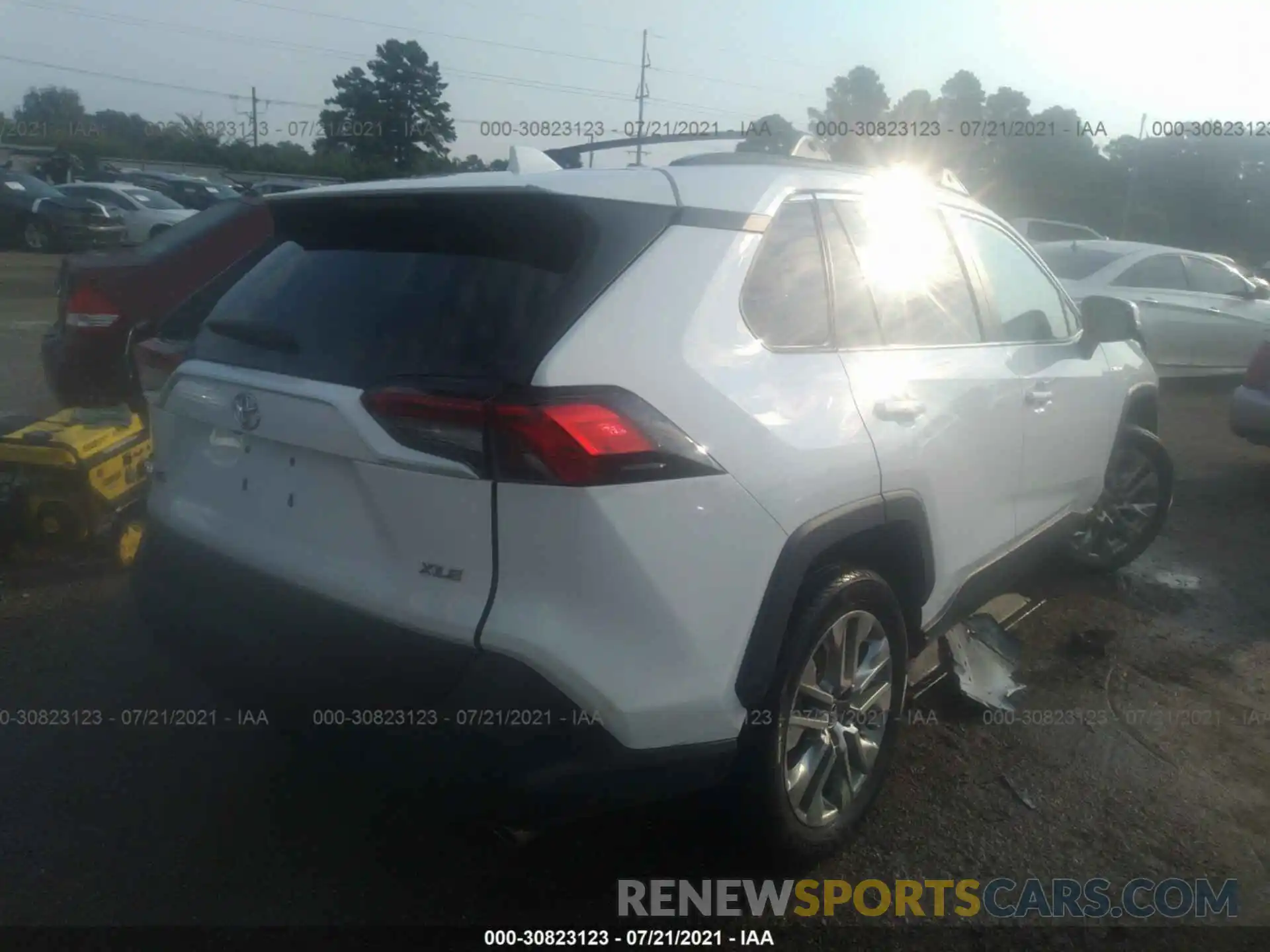 4 Photograph of a damaged car 2T3C1RFV5LW084303 TOYOTA RAV4 2020