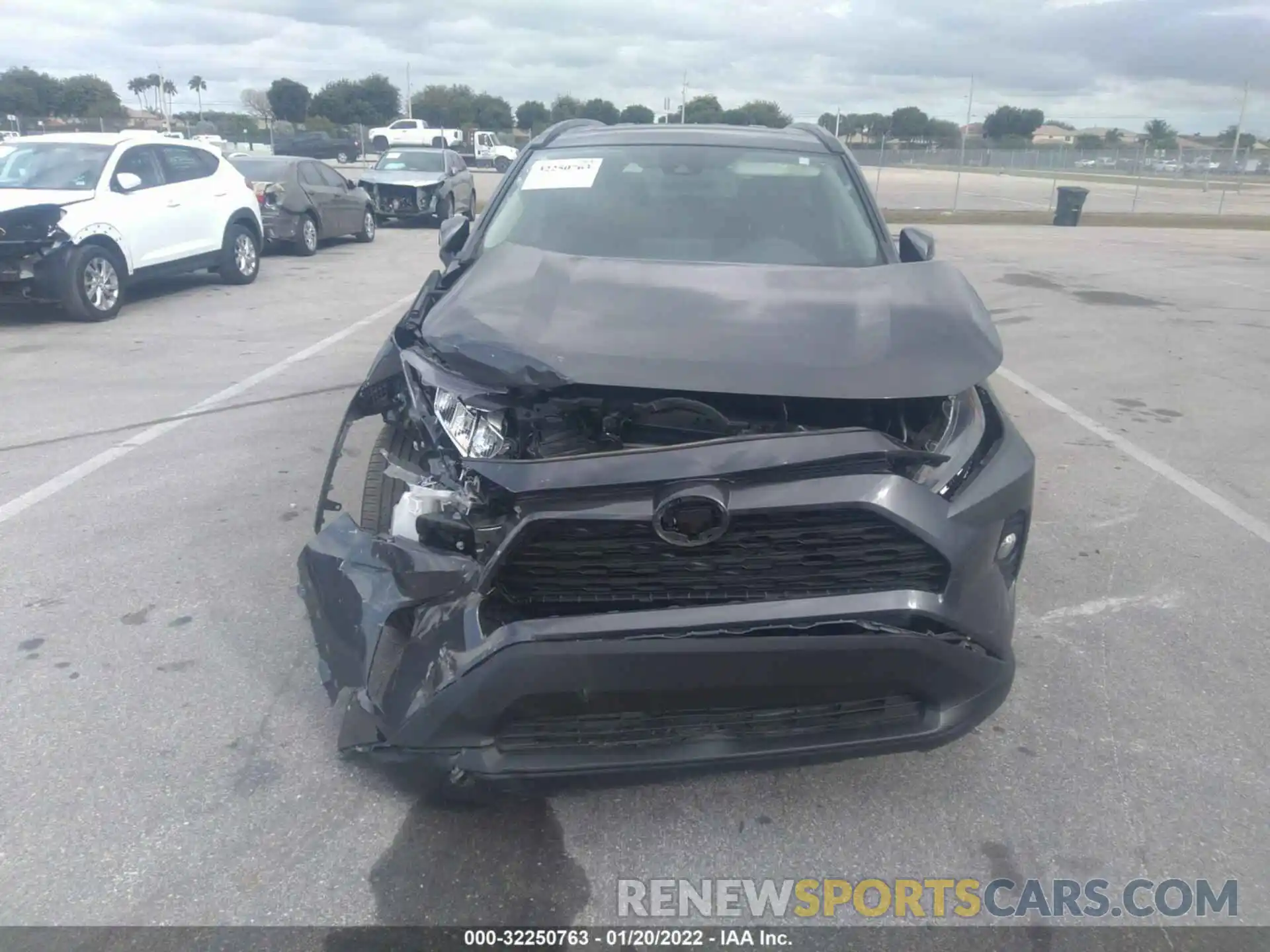 6 Photograph of a damaged car 2T3C1RFV5LW094569 TOYOTA RAV4 2020