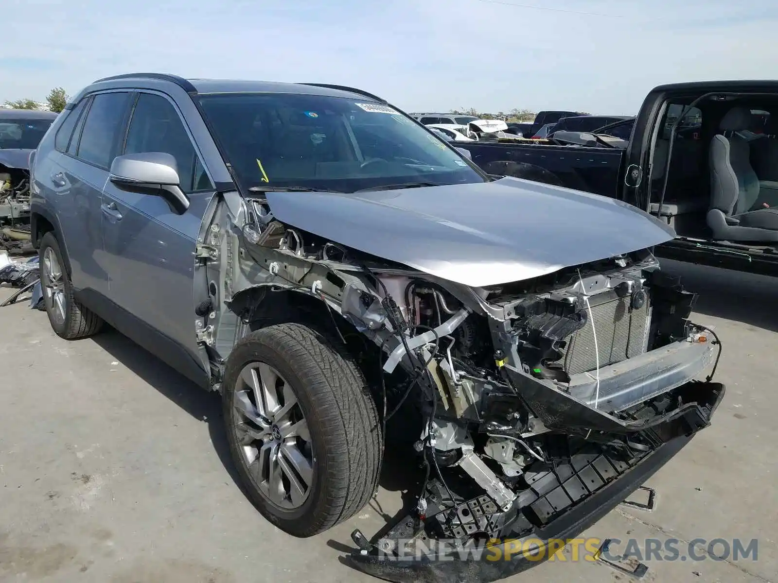 1 Photograph of a damaged car 2T3C1RFV6LC035953 TOYOTA RAV4 2020