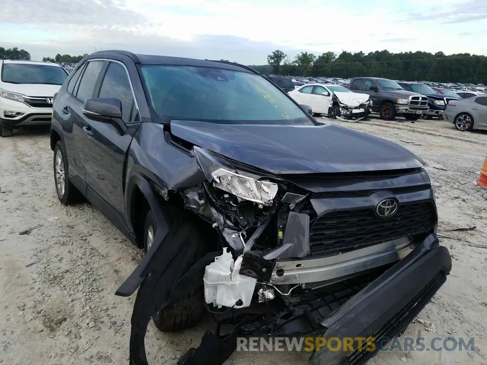 1 Photograph of a damaged car 2T3C1RFV6LC071836 TOYOTA RAV4 2020