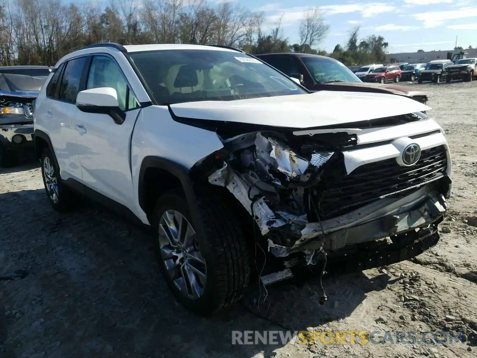 1 Photograph of a damaged car 2T3C1RFV6LC081069 TOYOTA RAV4 2020