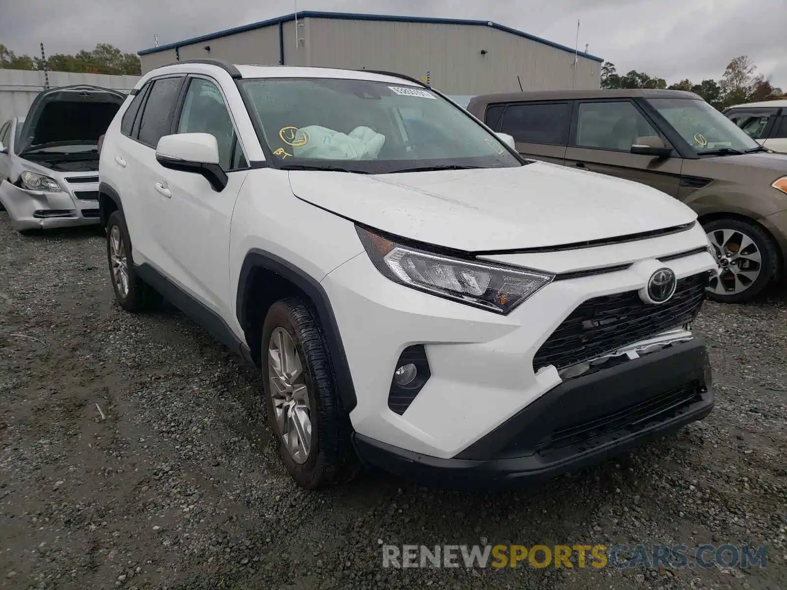 1 Photograph of a damaged car 2T3C1RFV6LC081167 TOYOTA RAV4 2020