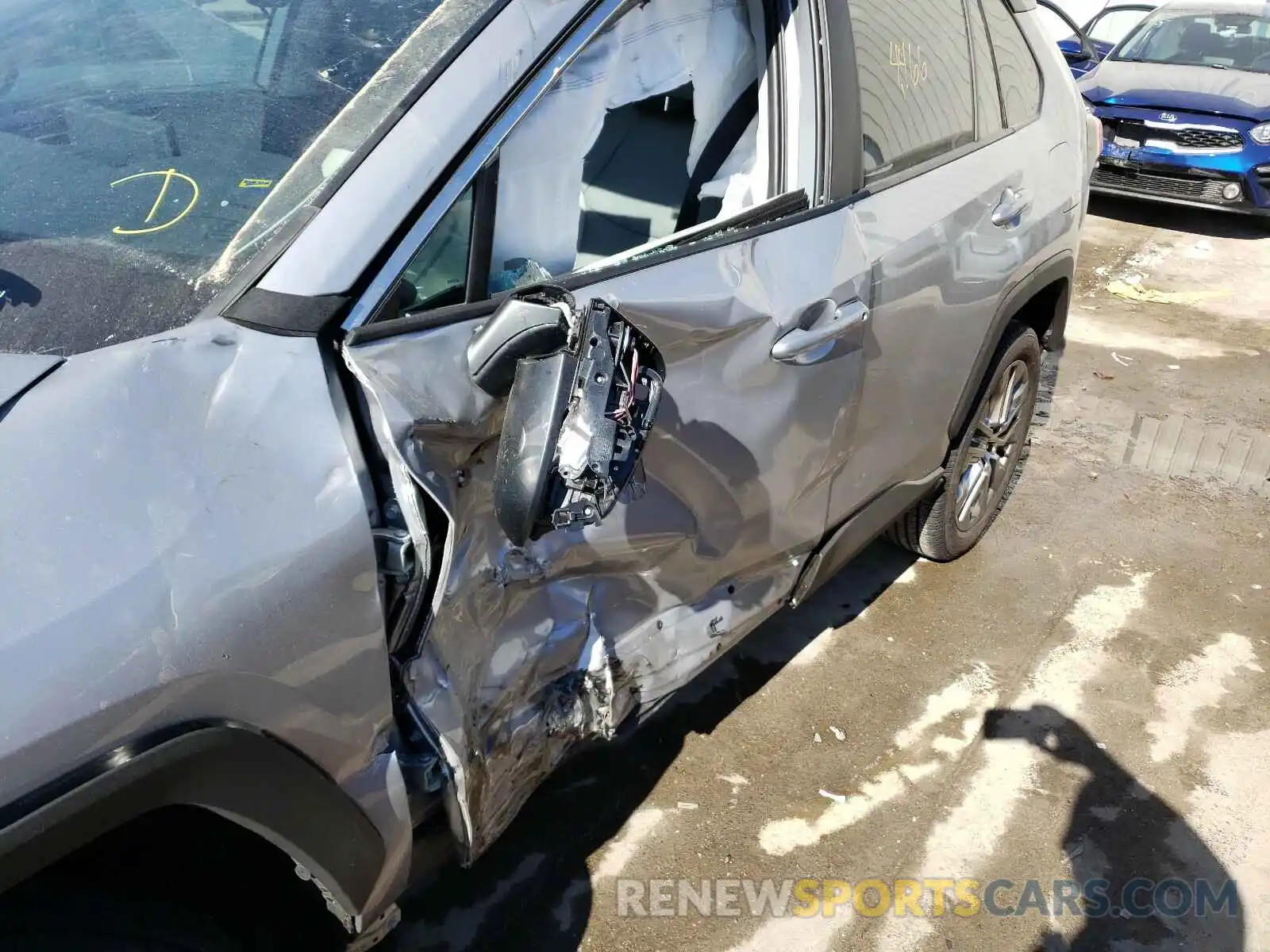 10 Photograph of a damaged car 2T3C1RFV6LW058308 TOYOTA RAV4 2020