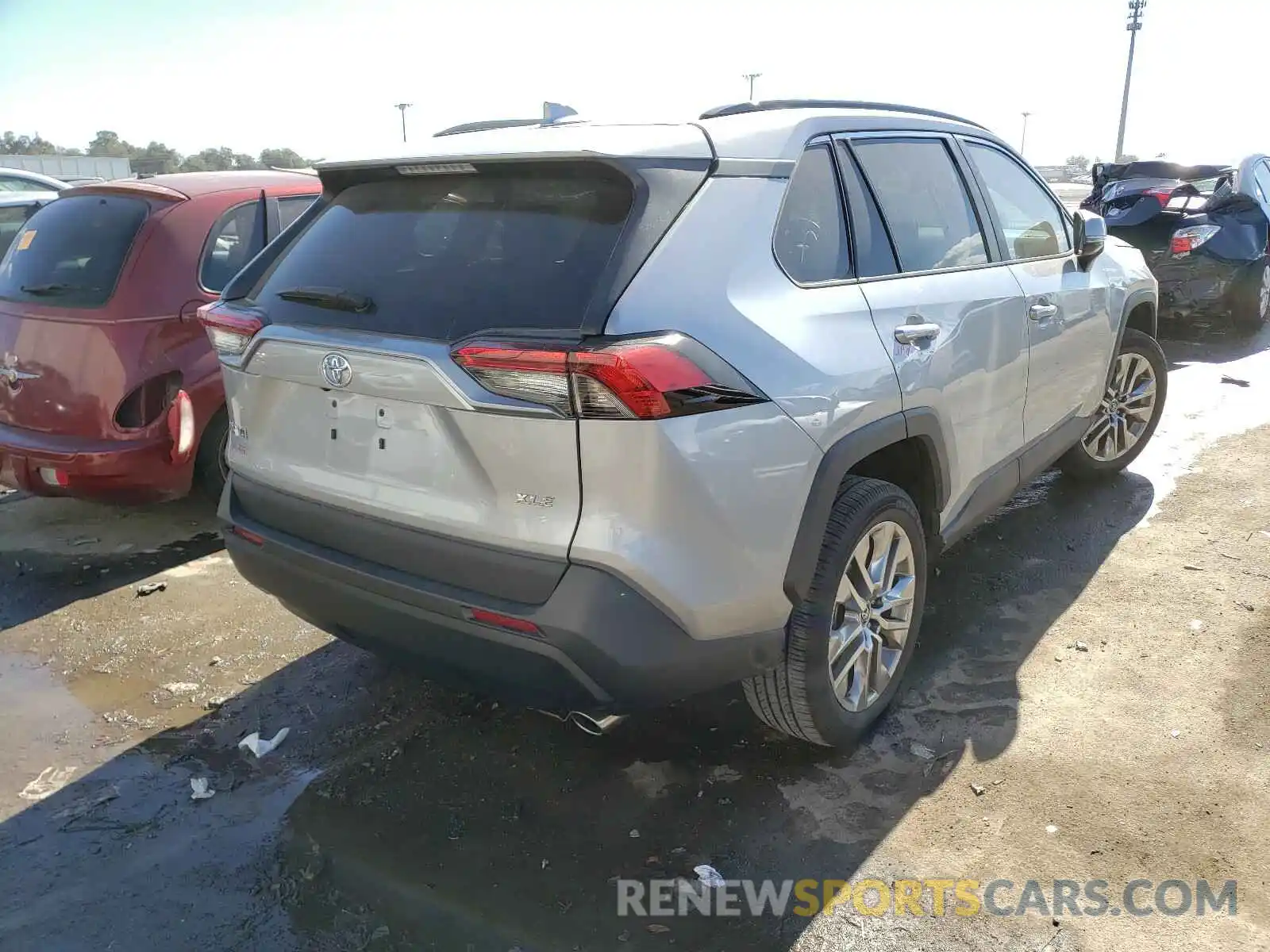 4 Photograph of a damaged car 2T3C1RFV6LW058308 TOYOTA RAV4 2020