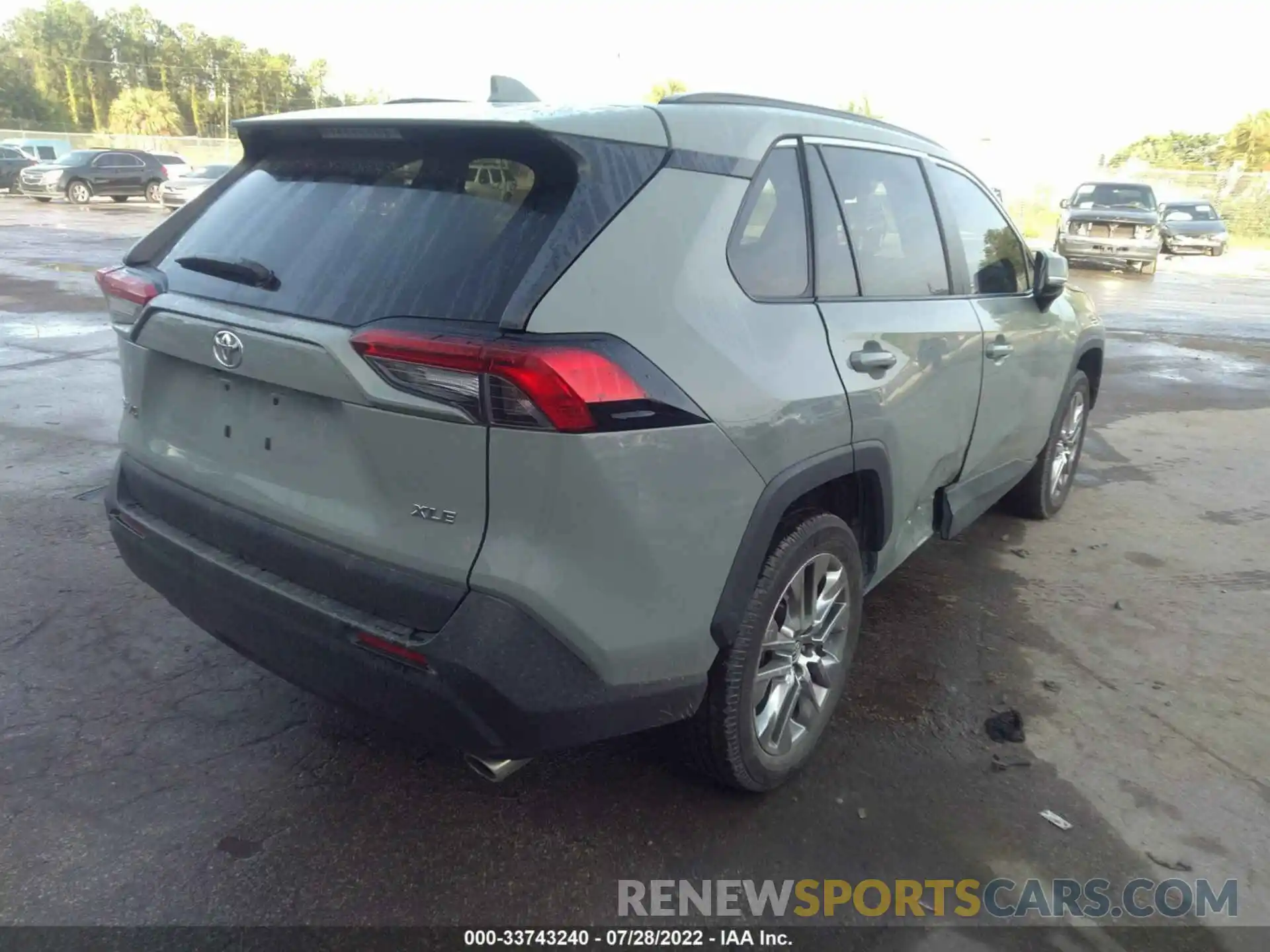 4 Photograph of a damaged car 2T3C1RFV6LW060012 TOYOTA RAV4 2020