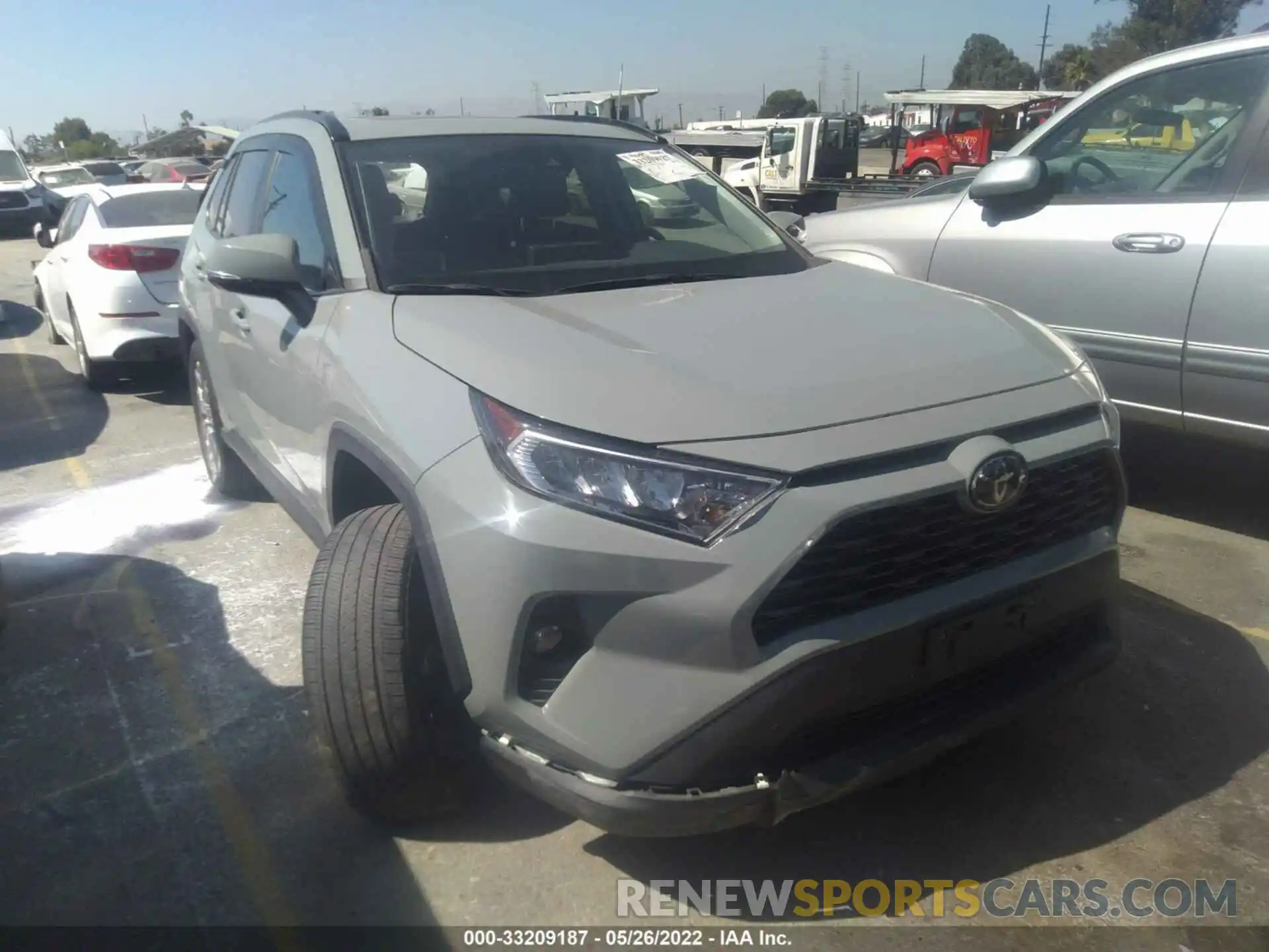 1 Photograph of a damaged car 2T3C1RFV6LW075285 TOYOTA RAV4 2020