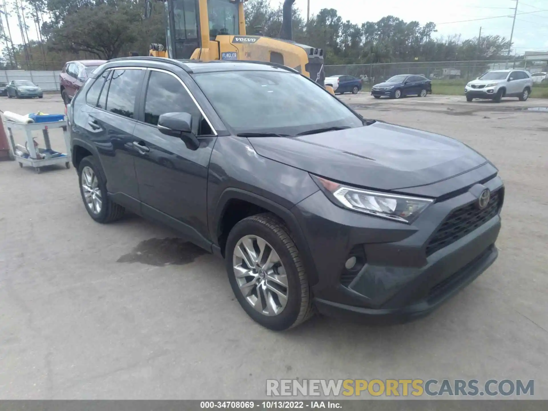 1 Photograph of a damaged car 2T3C1RFV6LW093642 TOYOTA RAV4 2020