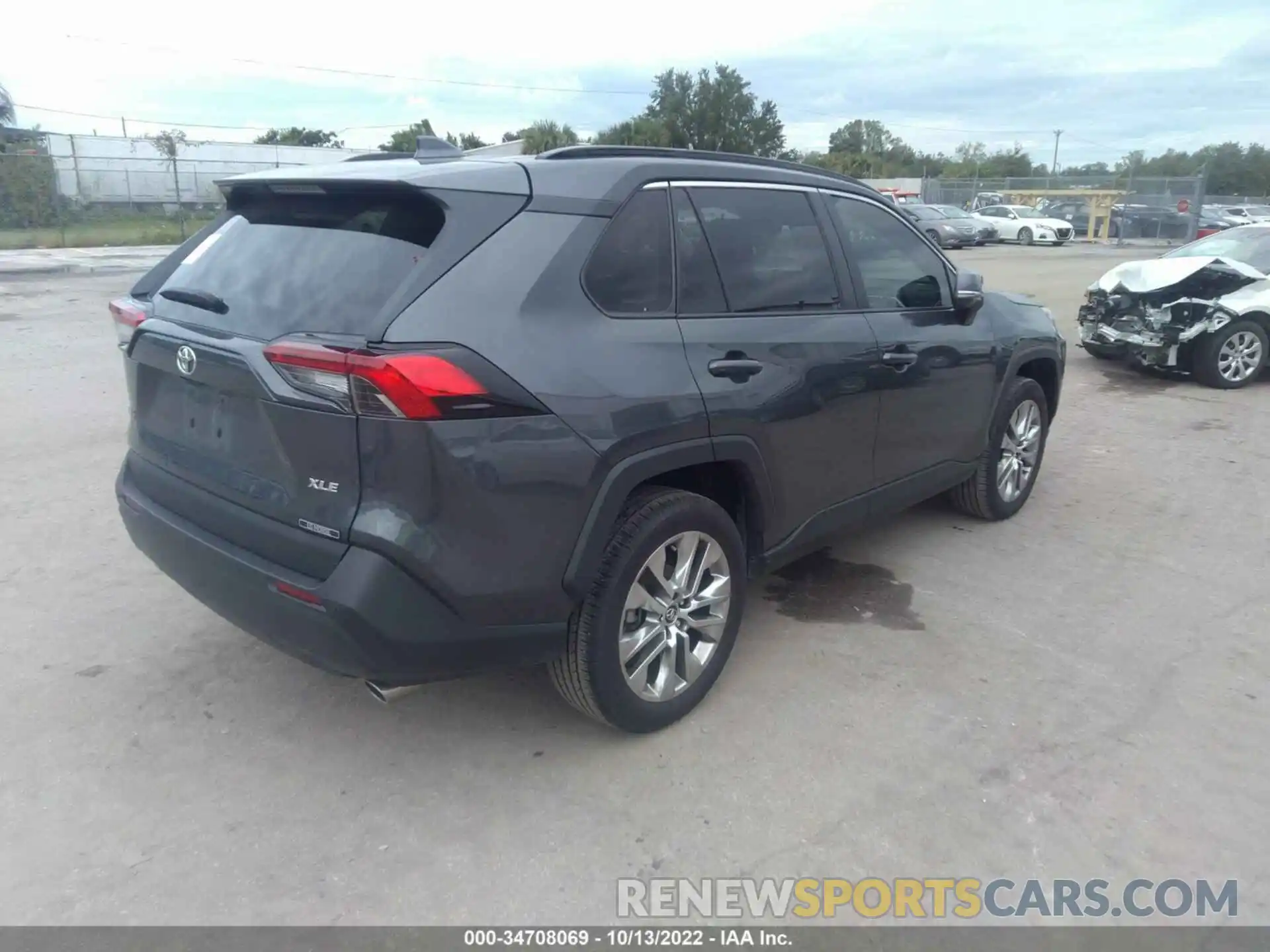 4 Photograph of a damaged car 2T3C1RFV6LW093642 TOYOTA RAV4 2020