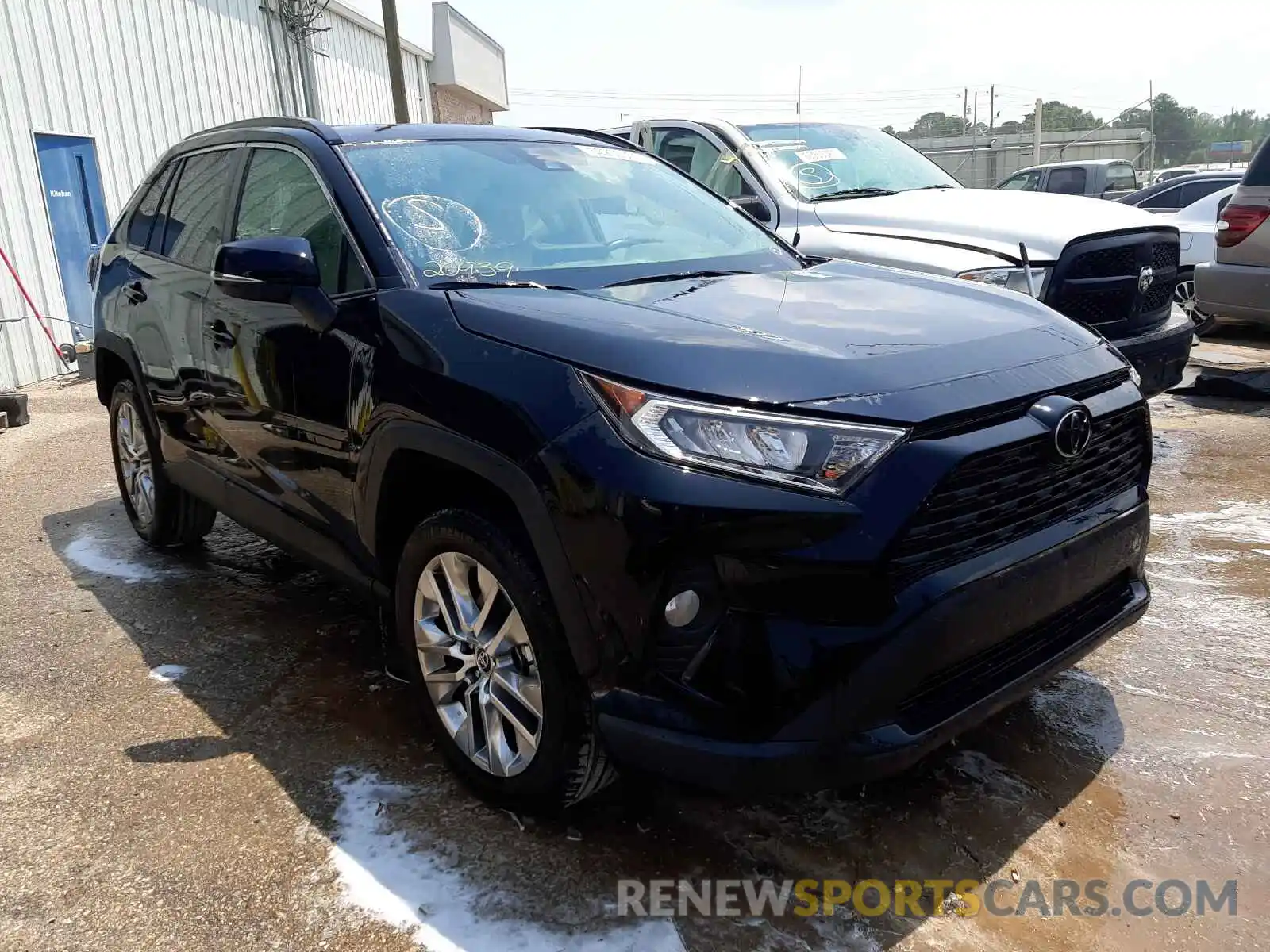 1 Photograph of a damaged car 2T3C1RFV7LC080559 TOYOTA RAV4 2020