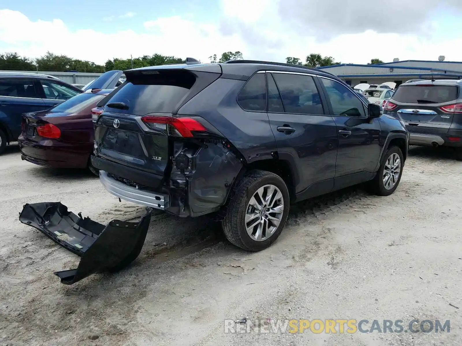 4 Photograph of a damaged car 2T3C1RFV7LW058558 TOYOTA RAV4 2020