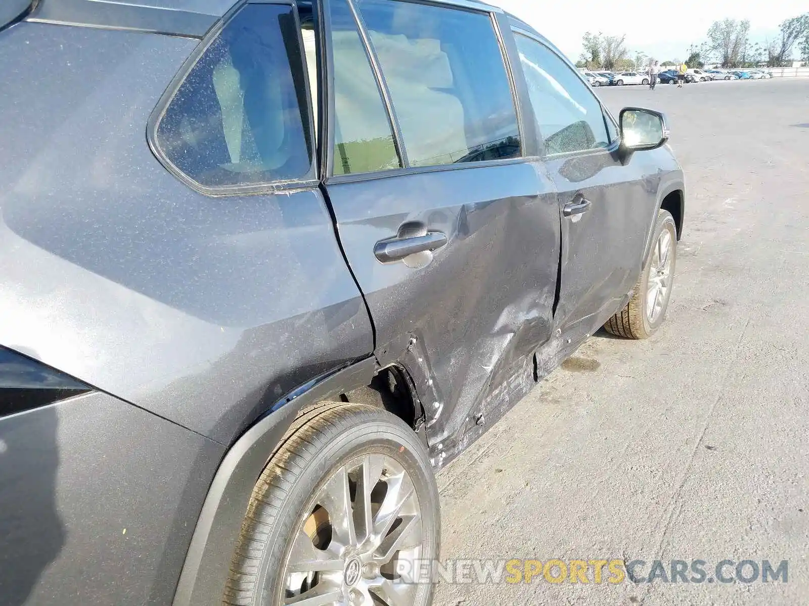 8 Photograph of a damaged car 2T3C1RFV7LW065381 TOYOTA RAV4 2020