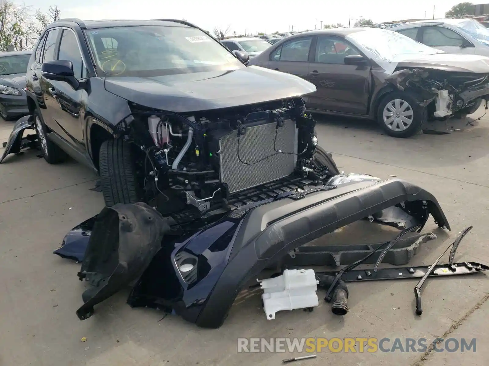 1 Photograph of a damaged car 2T3C1RFV7LW087588 TOYOTA RAV4 2020