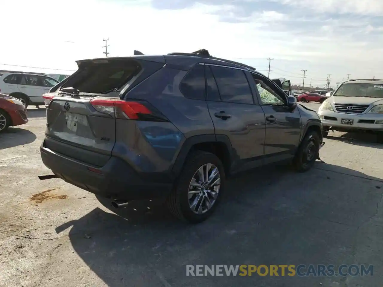 4 Photograph of a damaged car 2T3C1RFV7LW096517 TOYOTA RAV4 2020