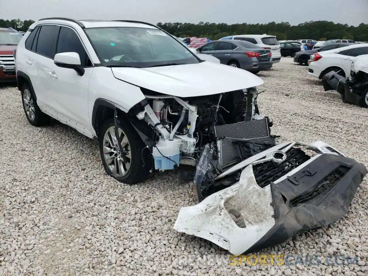 1 Photograph of a damaged car 2T3C1RFV8LC033668 TOYOTA RAV4 2020